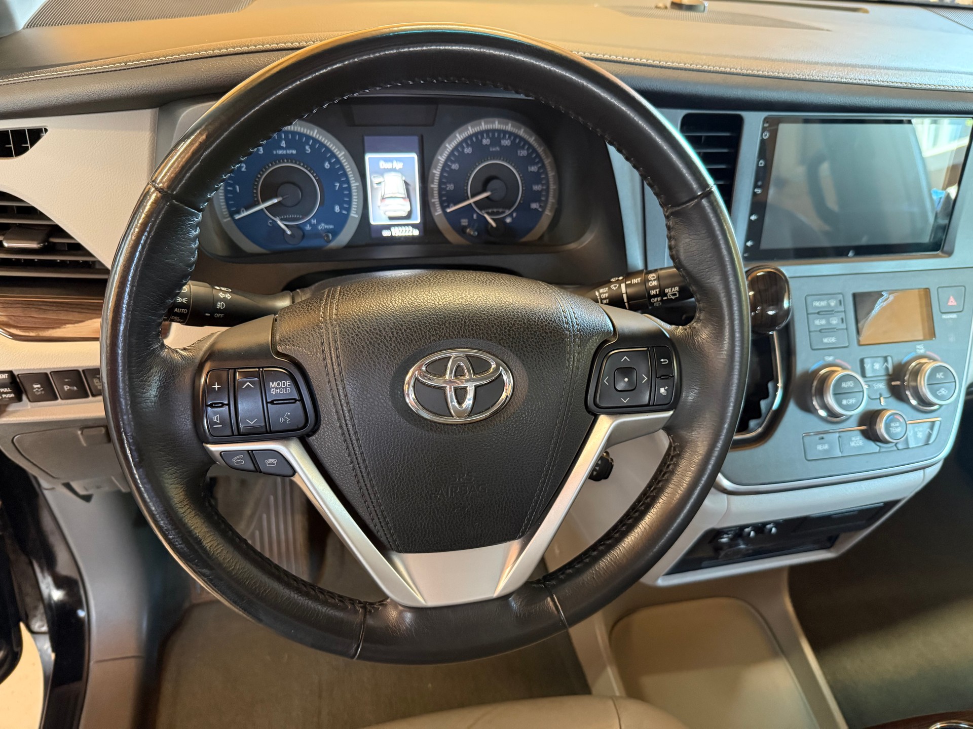 TOYOTA Sienna 3.5 A 4WD-image-10