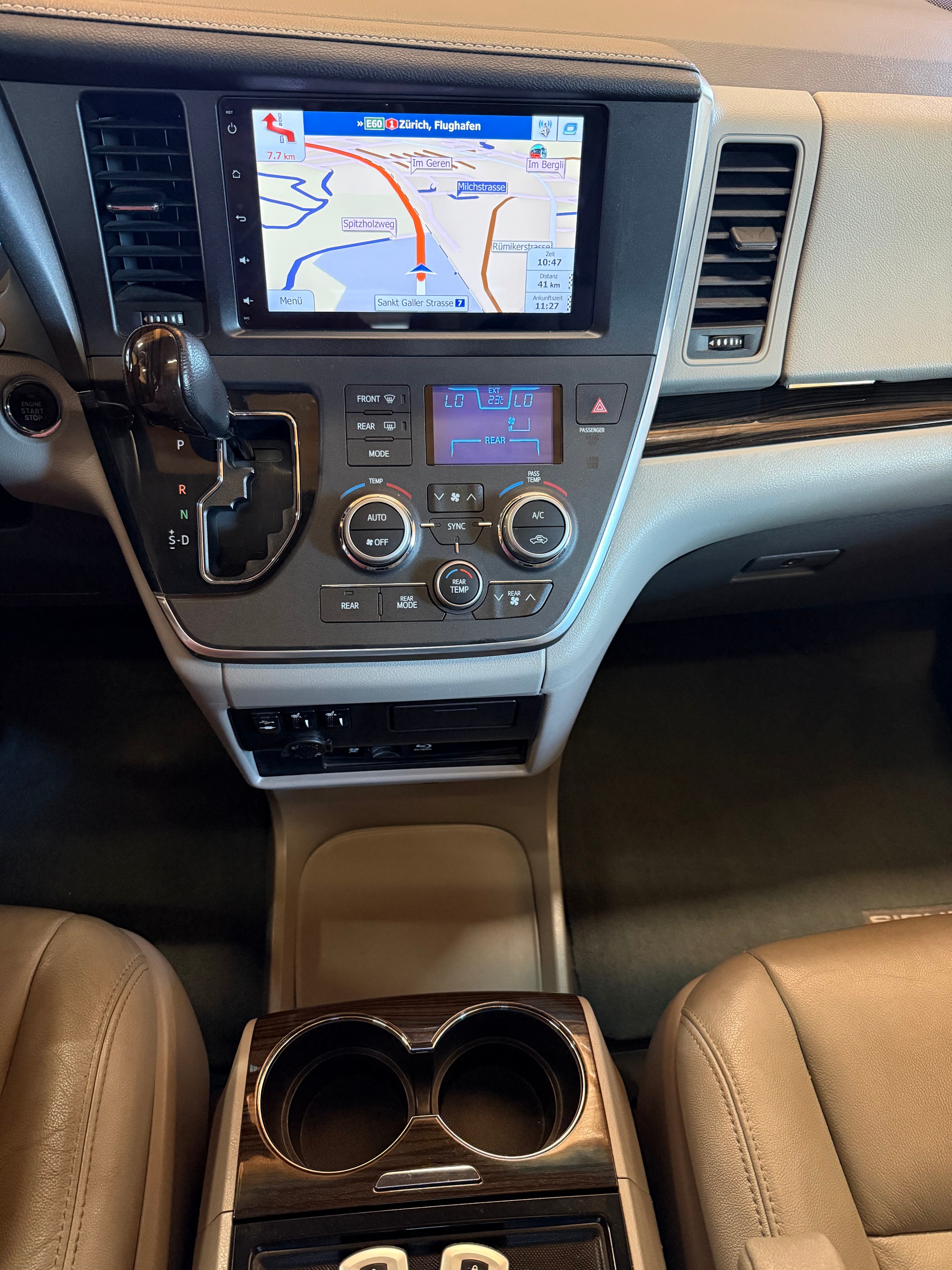 TOYOTA Sienna 3.5 A 4WD-image-12