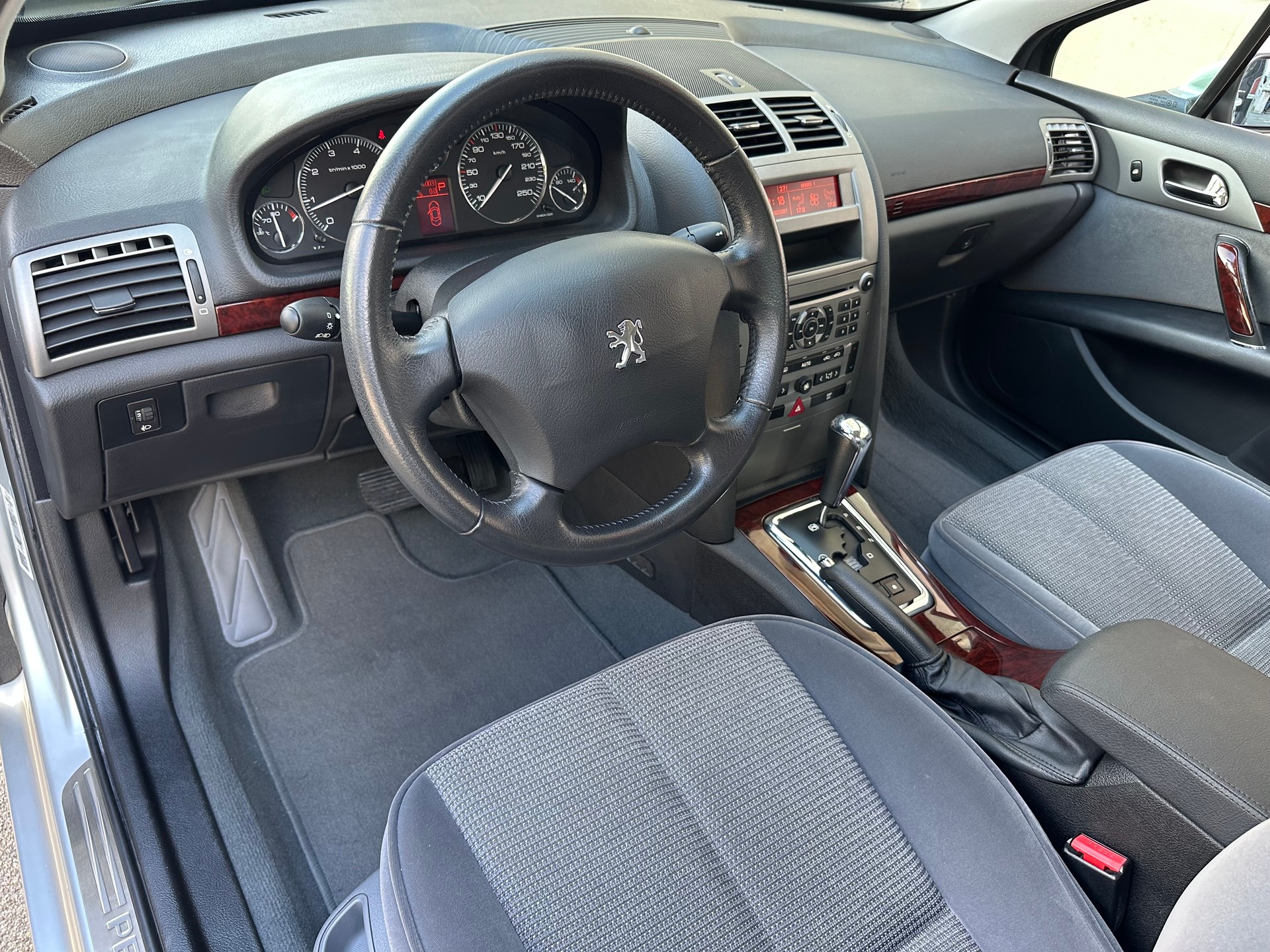 PEUGEOT 407 2.0 ST Executive-image-9