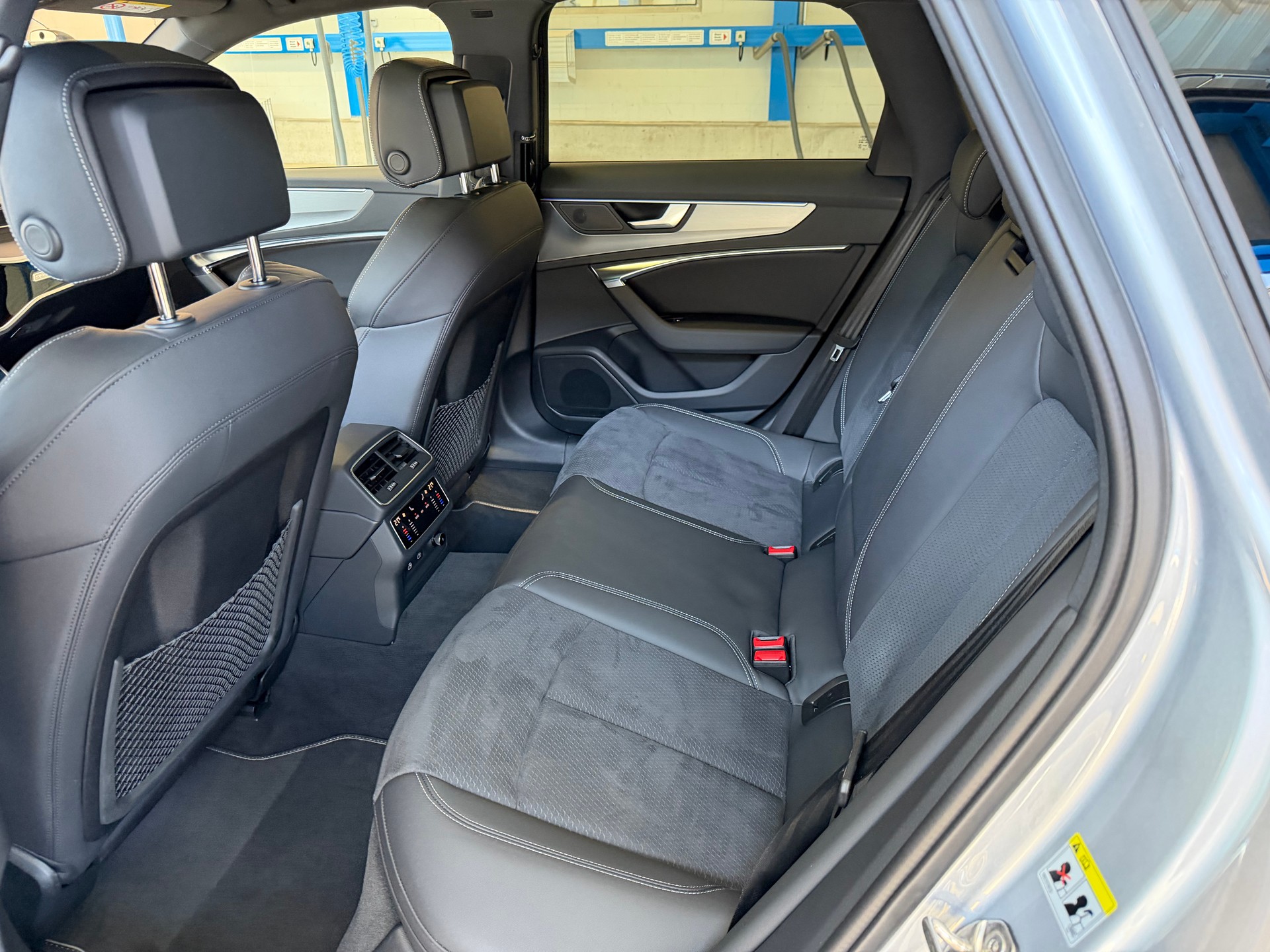AUDI A6 Avant 55 TFSIe S line quattro S-tronic*Competition Plus Paket*5 Jahre Werksgarantie*-image-9