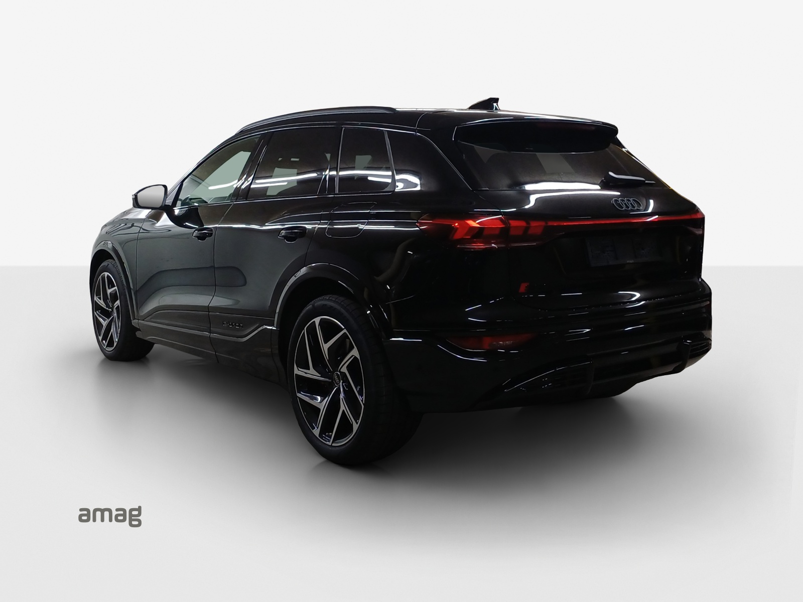AUDI SQ6 e-tron quattro-showroom-element-2