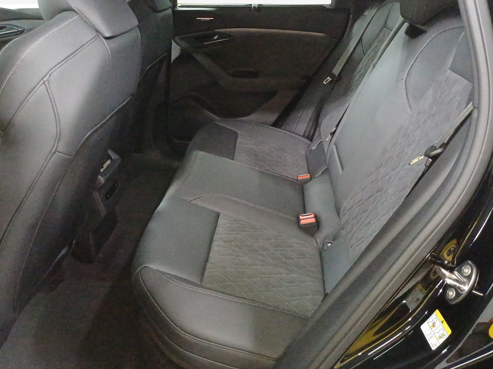 AUDI SQ6 e-tron quattro-image-11