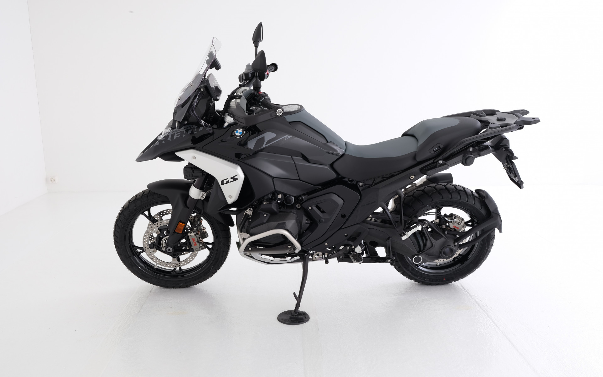 BMW R 1300 GS Triple Black Boxer Prämie 1500 CHF-showroom-element-1