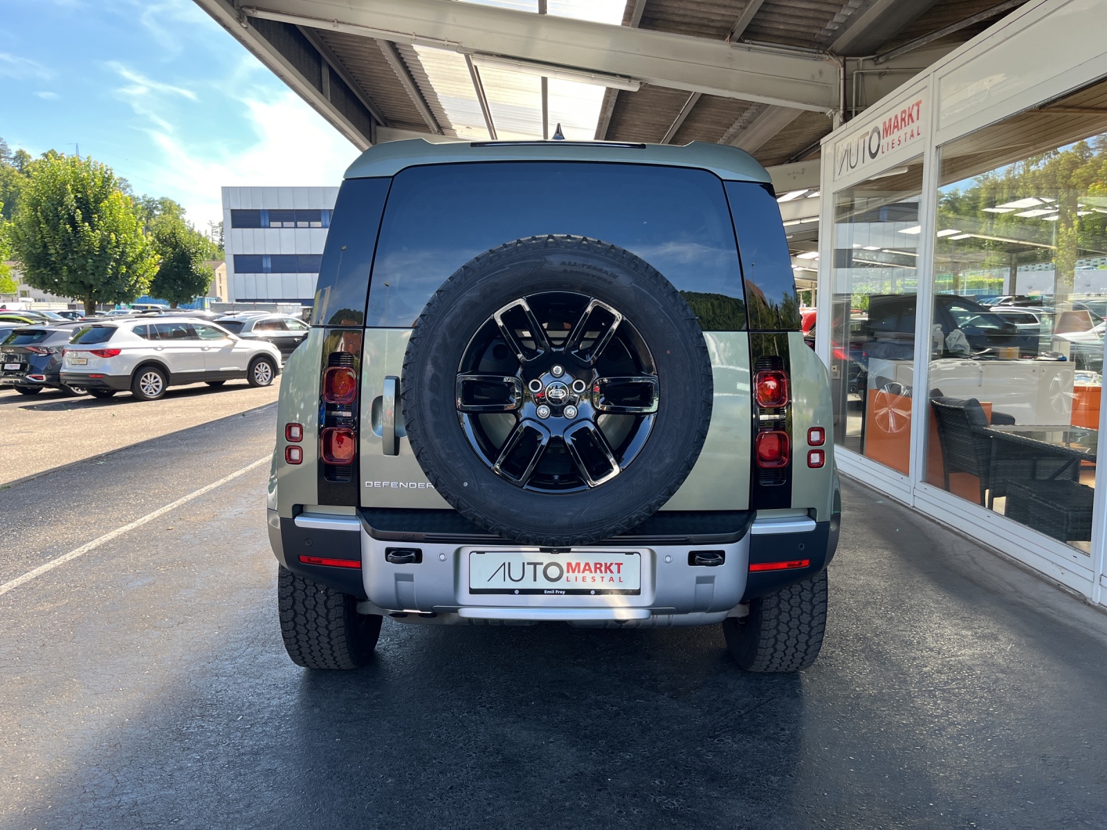 LAND ROVER Defender 110 3.0 D I6 250 S AWD AT8-image-3