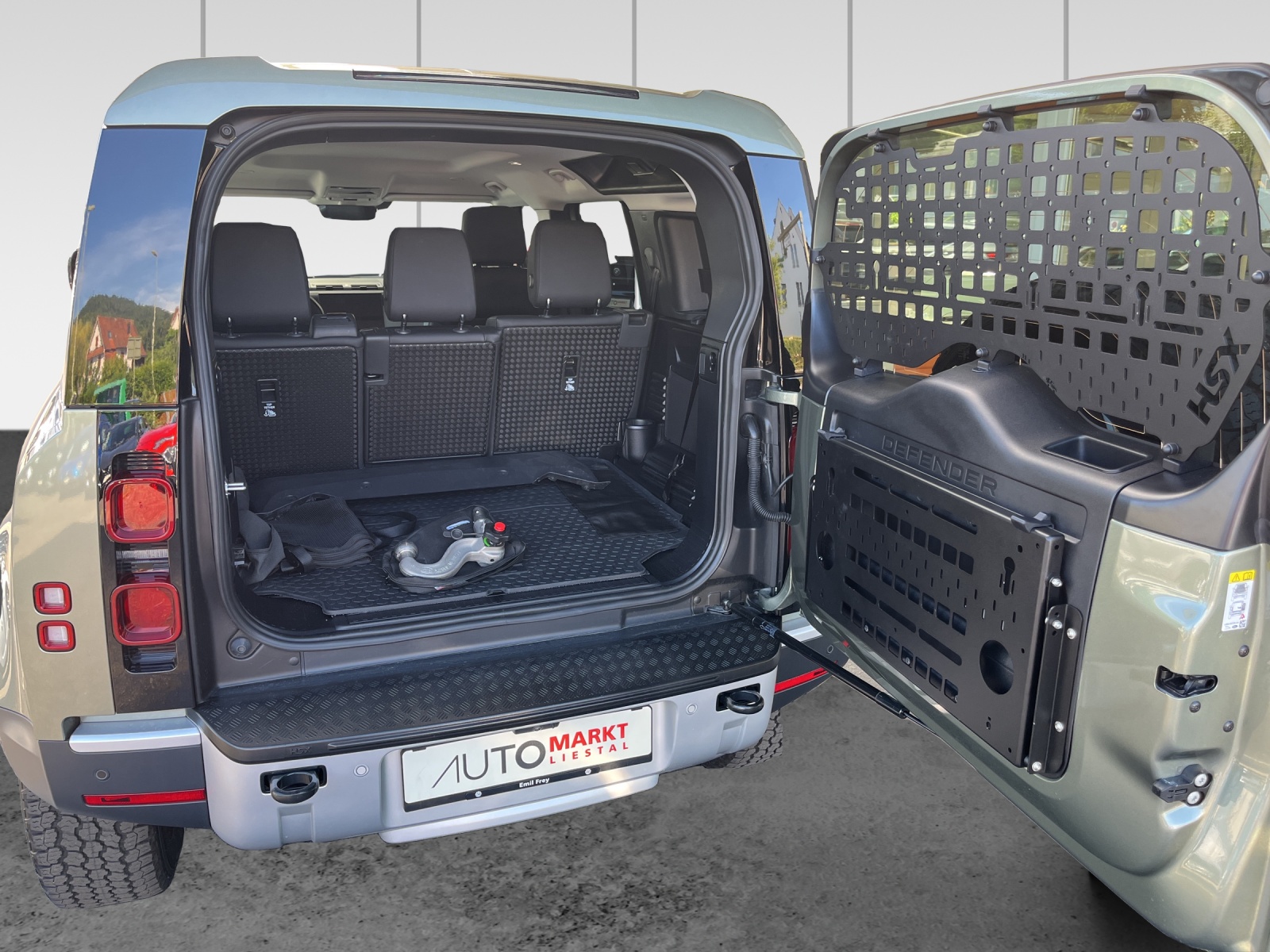 LAND ROVER Defender 110 3.0 D I6 250 S AWD AT8-image-12