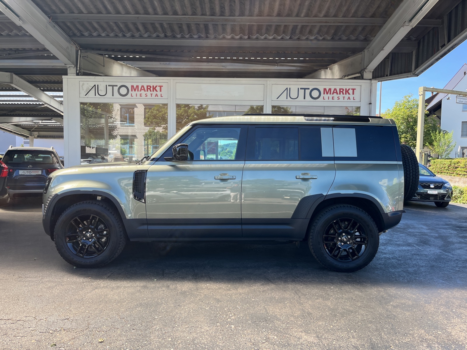 LAND ROVER Defender 110 3.0 D I6 250 S AWD AT8-image-1