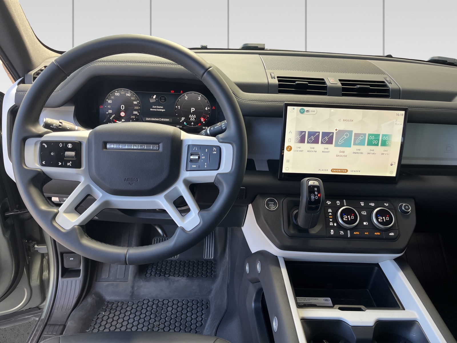LAND ROVER Defender 110 3.0 D I6 250 S AWD AT8-image-8