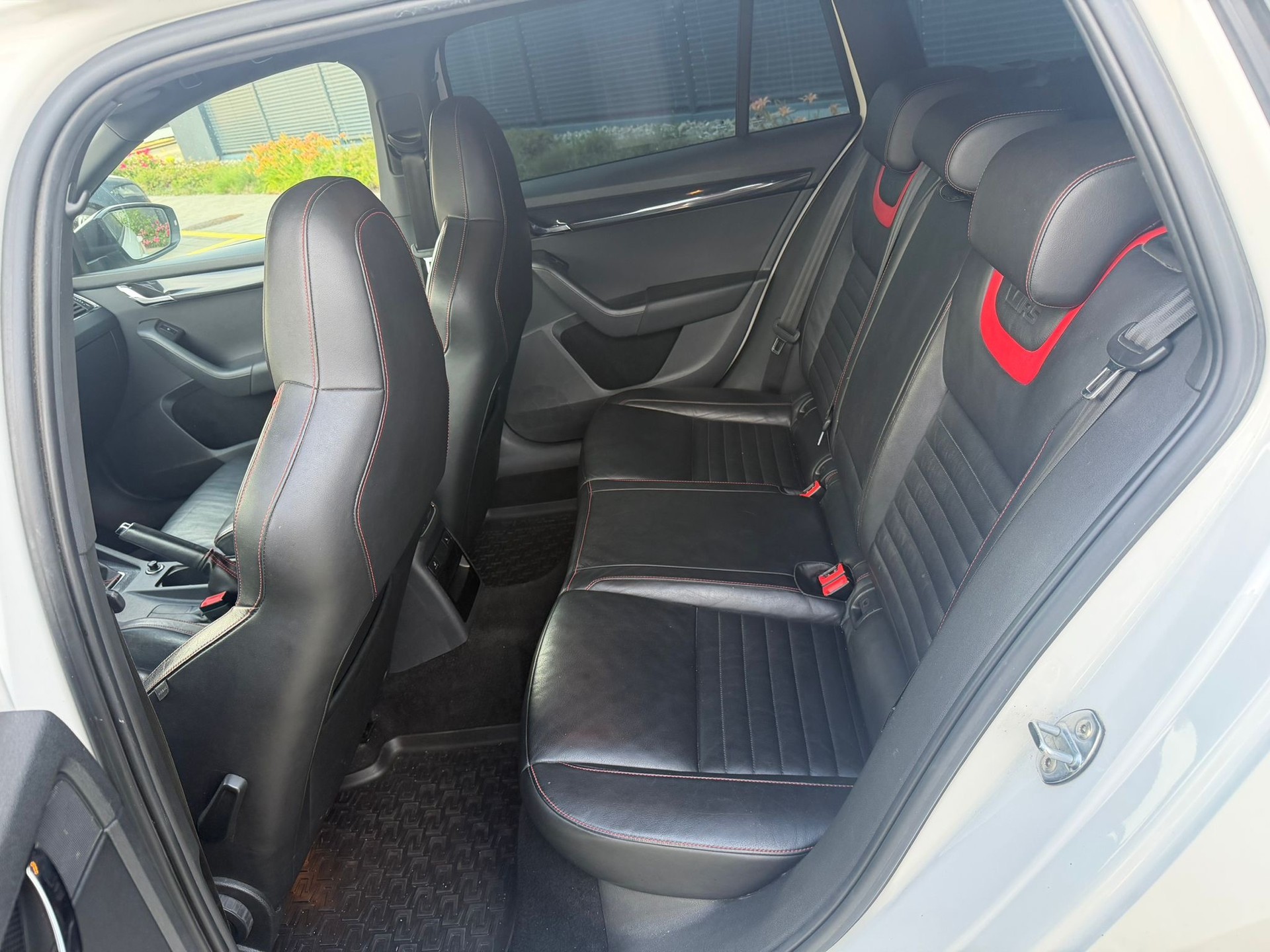 SKODA Octavia Combi 2.0 TSI RS-image-6