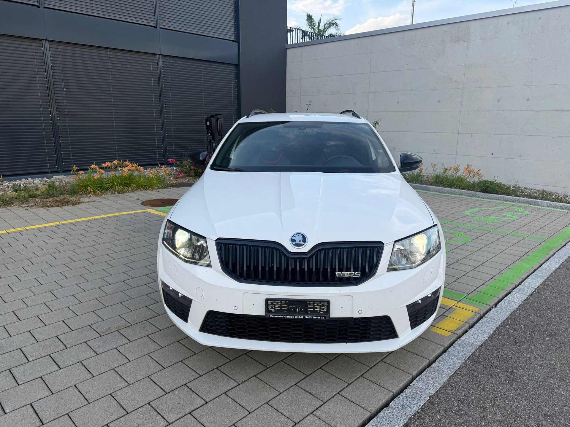 SKODA Octavia Combi 2.0 TSI RS-image-1