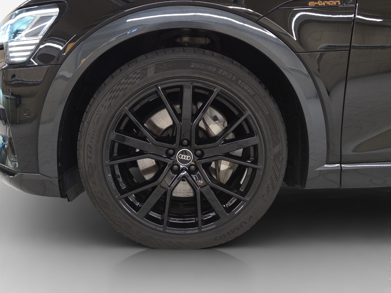 AUDI e-tron 55 Advanced Black Edition quattro-image-15