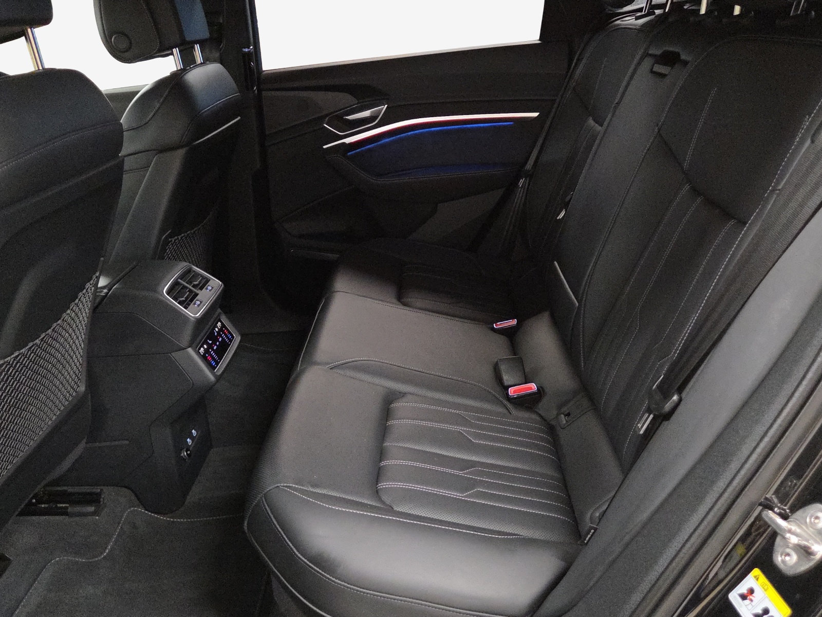 AUDI e-tron 55 Advanced Black Edition quattro-image-12