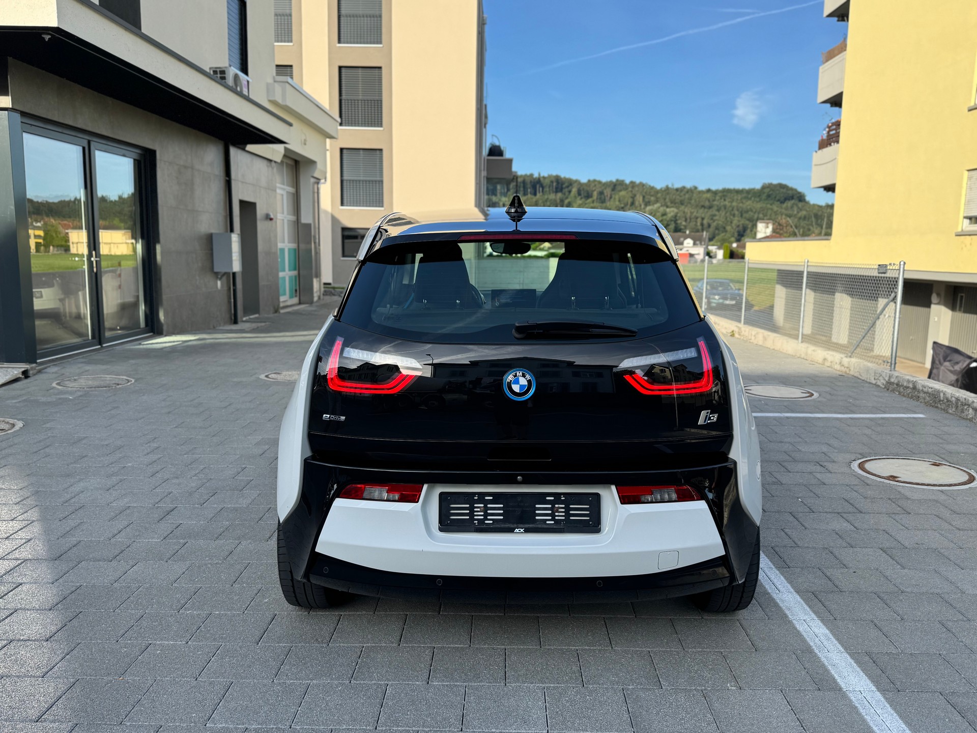 BMW i3 (94Ah)-image-3