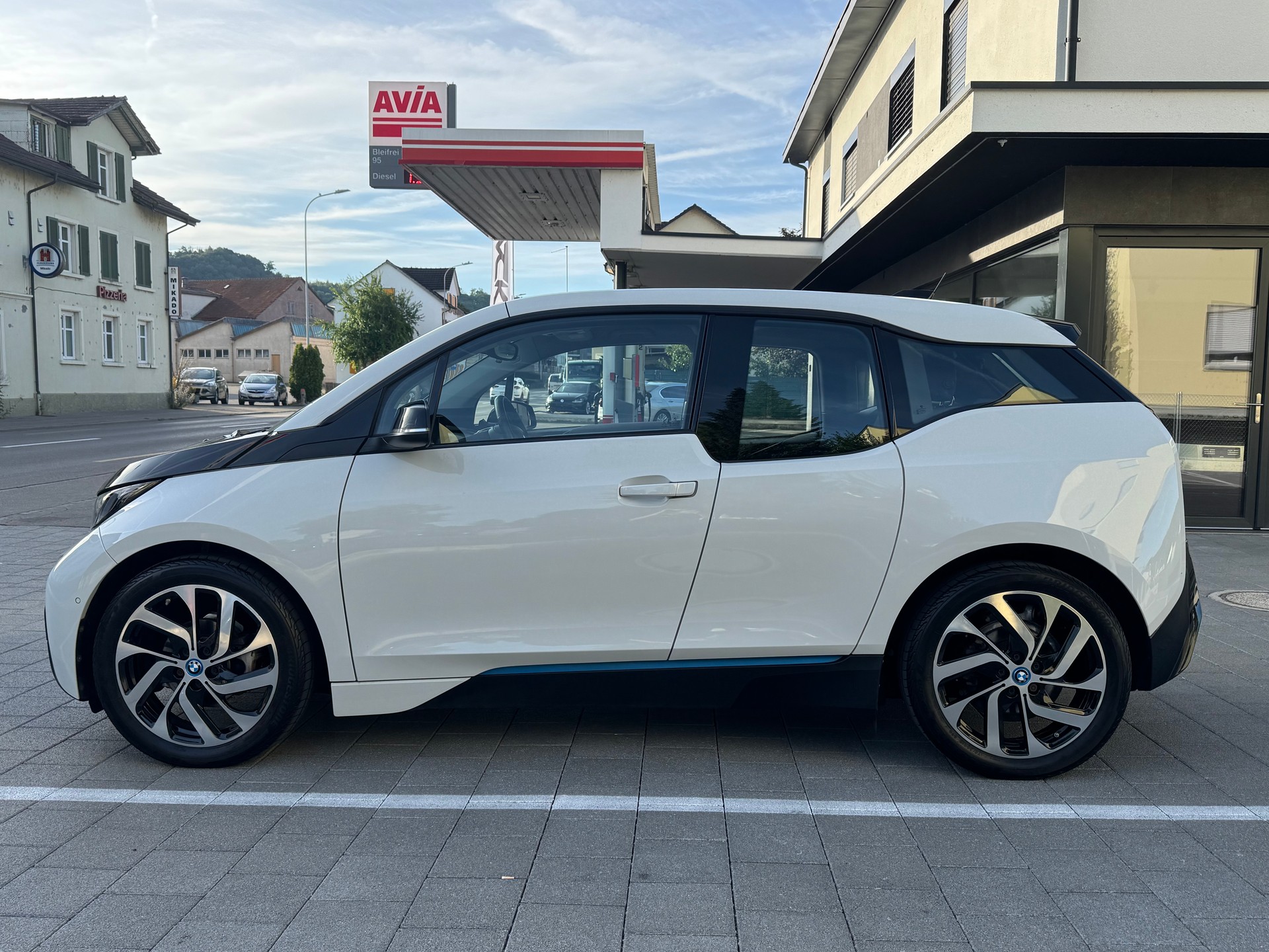 BMW i3 (94Ah)-image-1