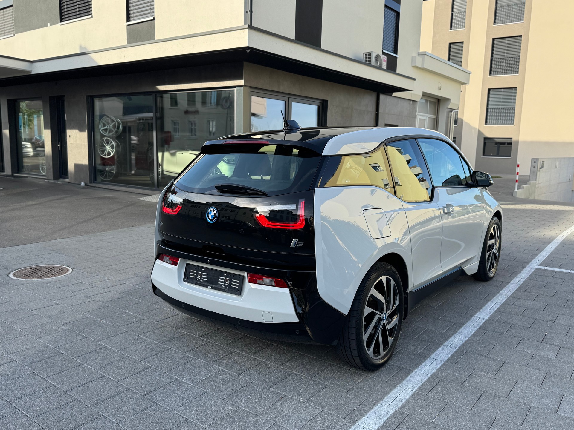 BMW i3 (94Ah)-image-4