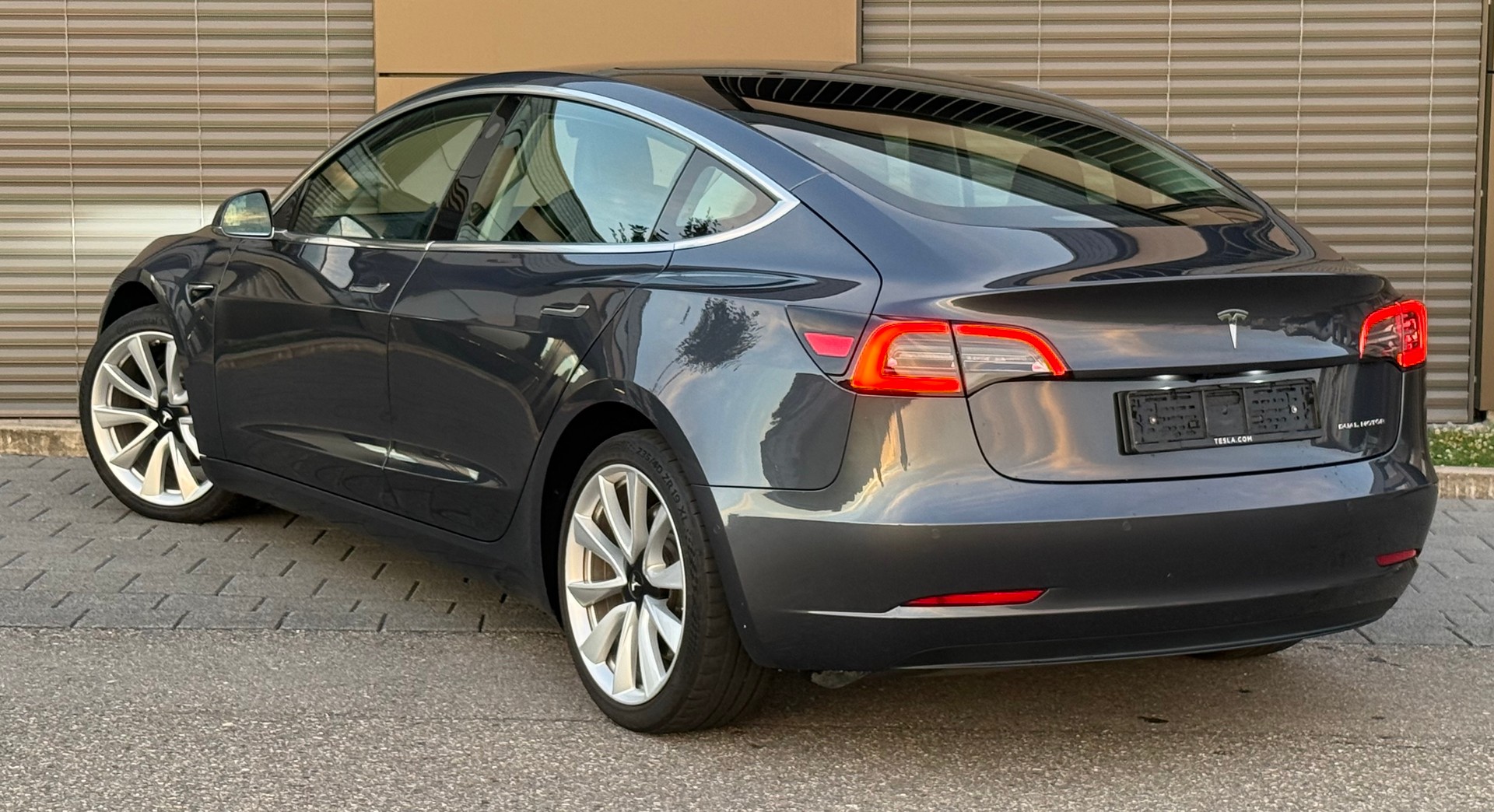 TESLA Model 3 Long Range Dual Motor AWD-image-3
