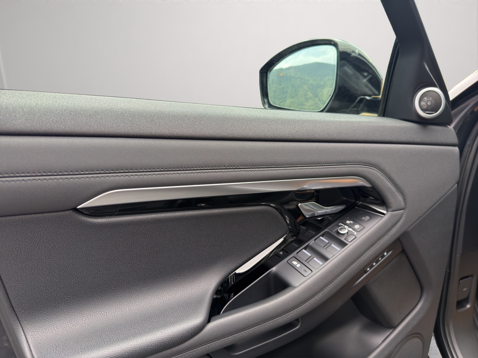 LAND ROVER Range Rover Evoque 2.0 T SE-image-9