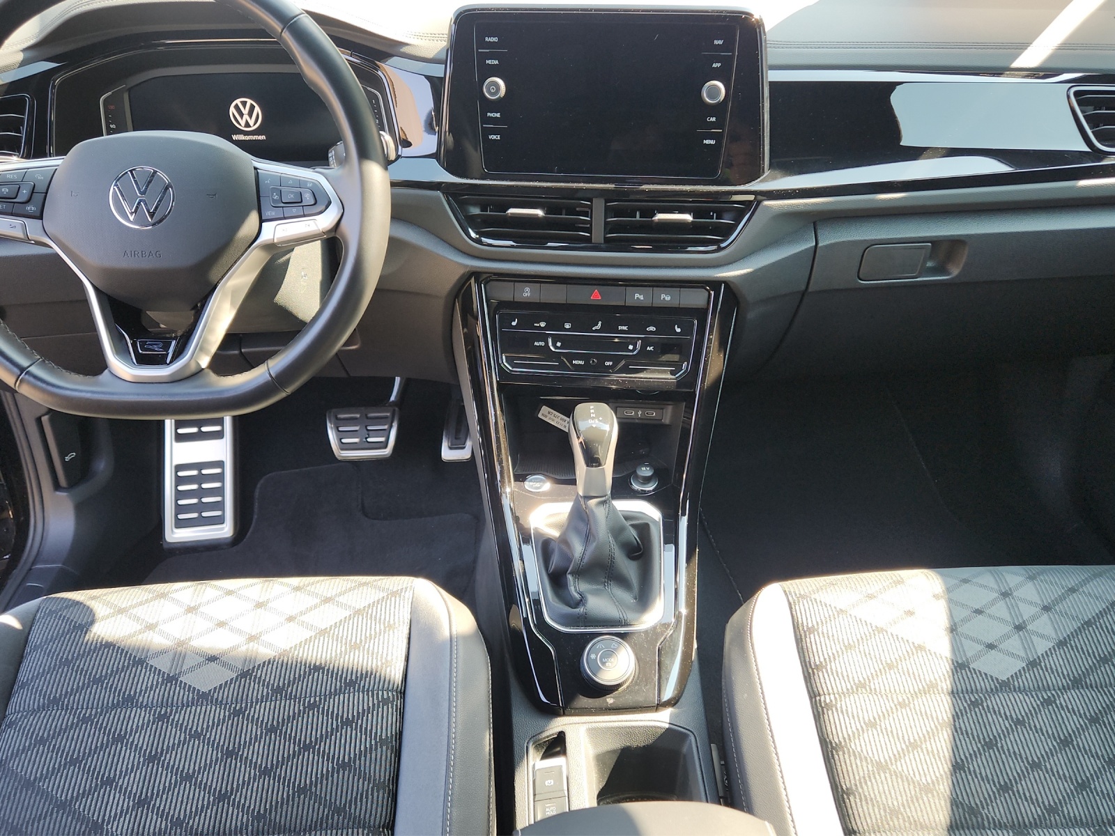 VW T-Roc 2.0 TSI R-Line DSG 4Motion-image-9