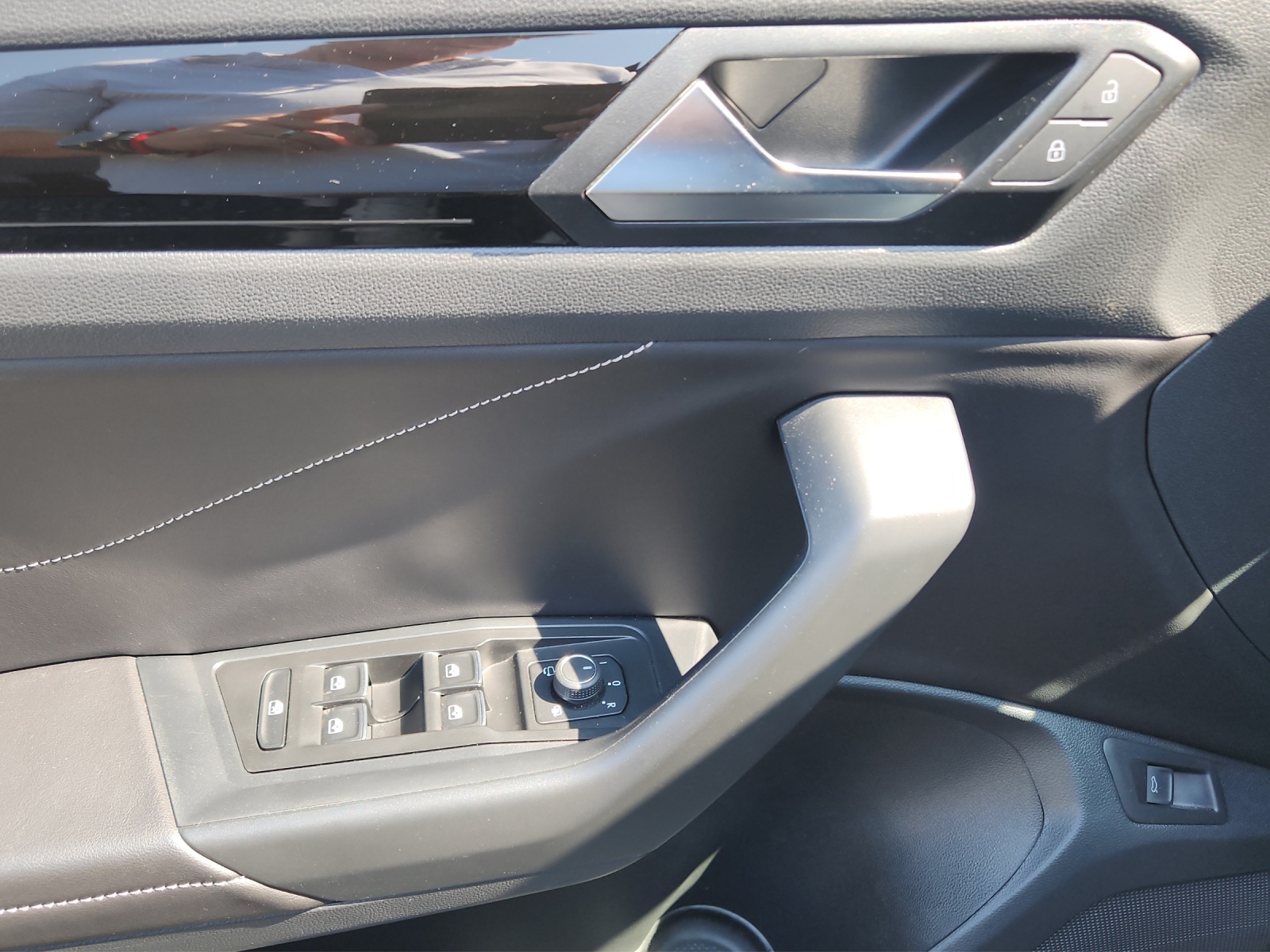 VW T-Roc 2.0 TSI R-Line DSG 4Motion-image-13