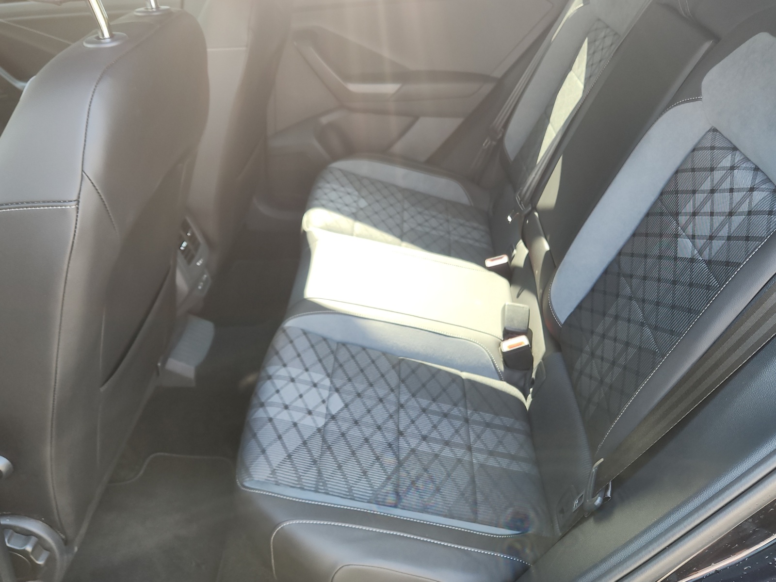 VW T-Roc 2.0 TSI R-Line DSG 4Motion-image-14