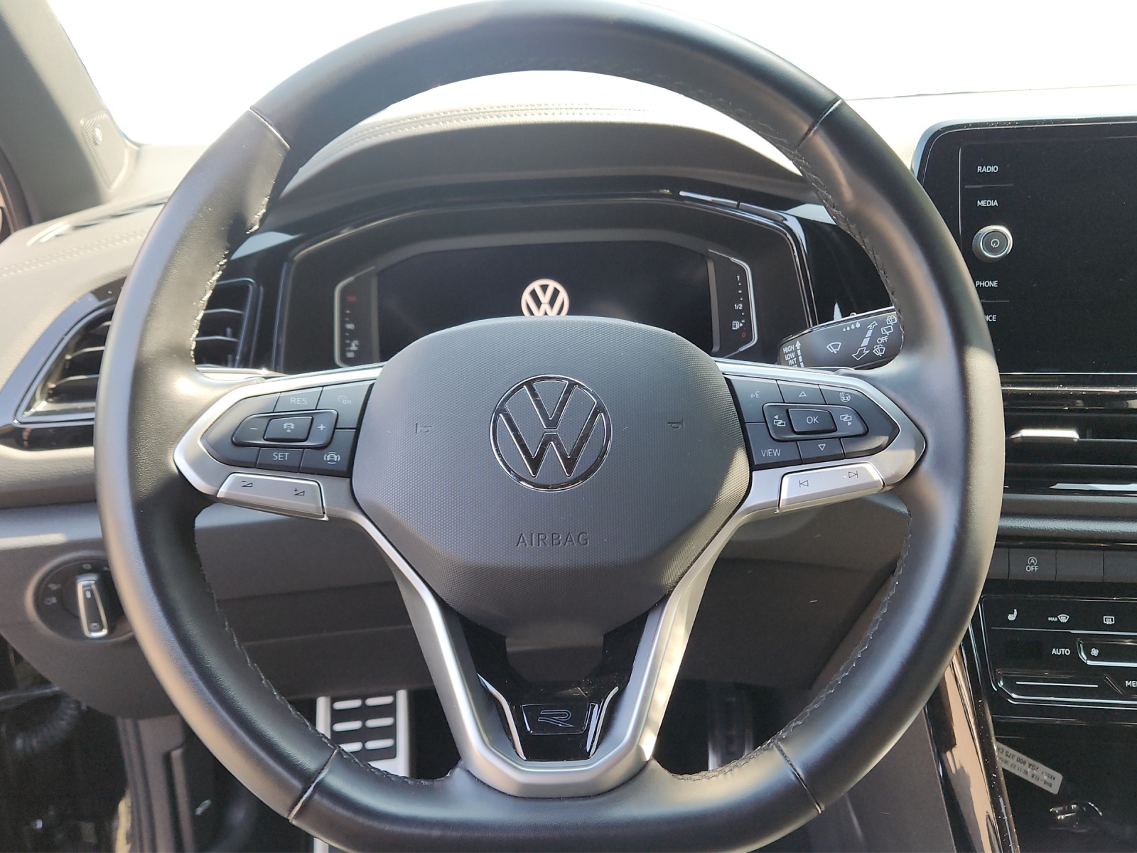 VW T-Roc 2.0 TSI R-Line DSG 4Motion-image-8