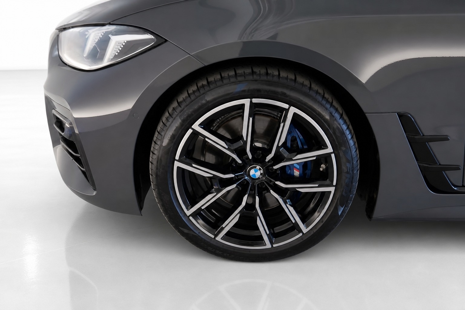 BMW M440i xDrive 48V Gran Coupé M Sport PRO Steptronic Individual-image-1