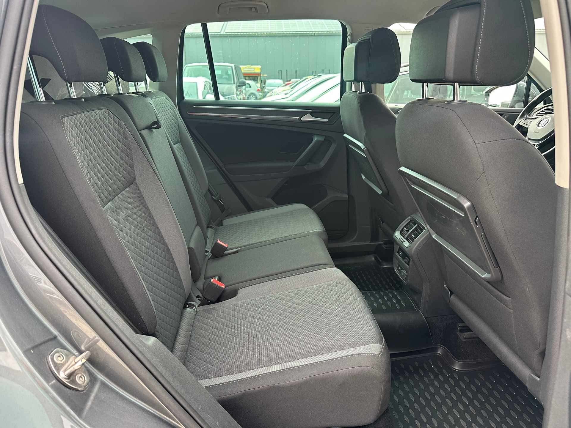 VW Tiguan 2.0 TDI SCR Comfortline 4Motion DSG-image-14