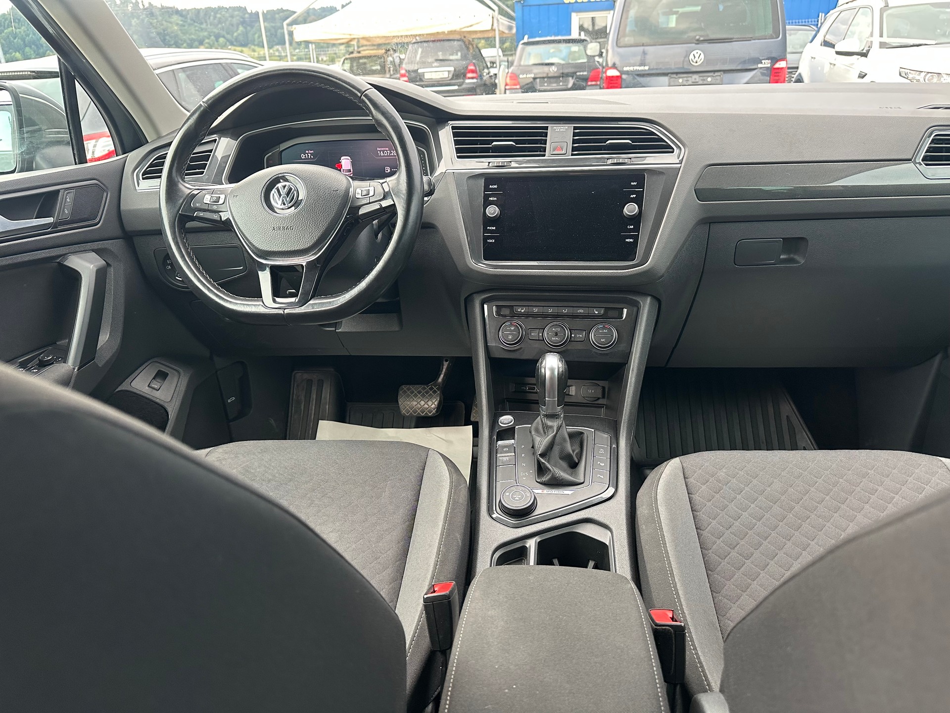VW Tiguan 2.0 TDI SCR Comfortline 4Motion DSG-image-9