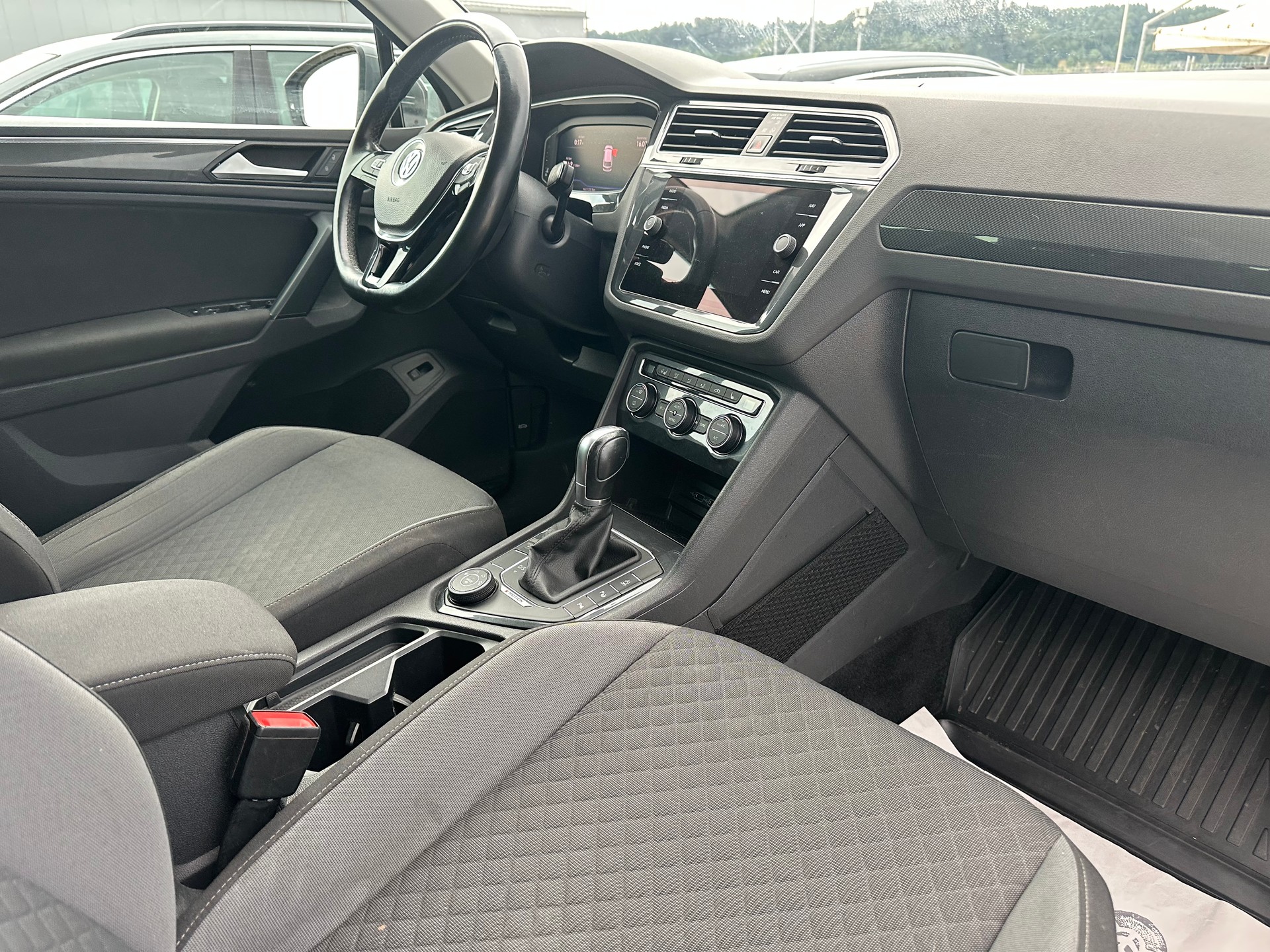 VW Tiguan 2.0 TDI SCR Comfortline 4Motion DSG-image-13