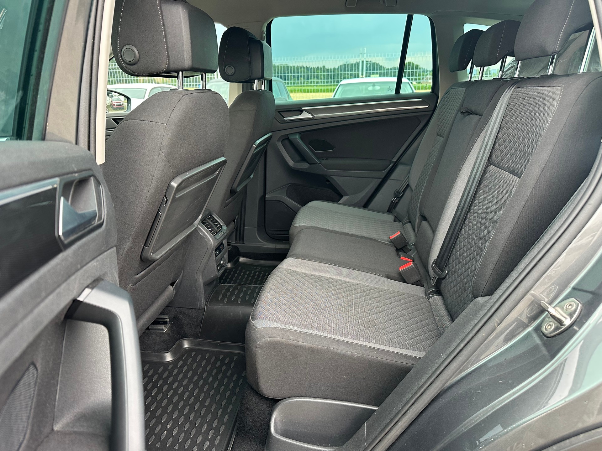 VW Tiguan 2.0 TDI SCR Comfortline 4Motion DSG-image-11