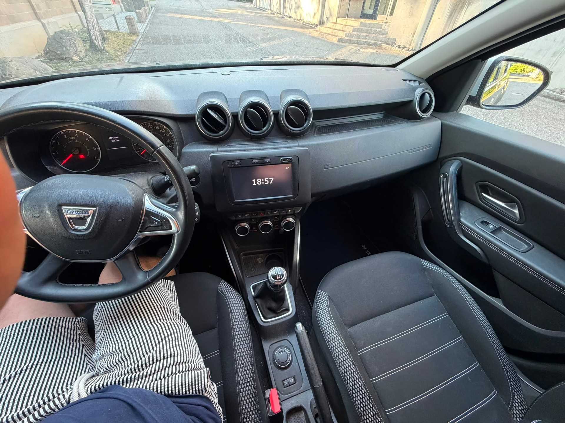 DACIA Duster SCe 115 Prestige 4x4-image-10
