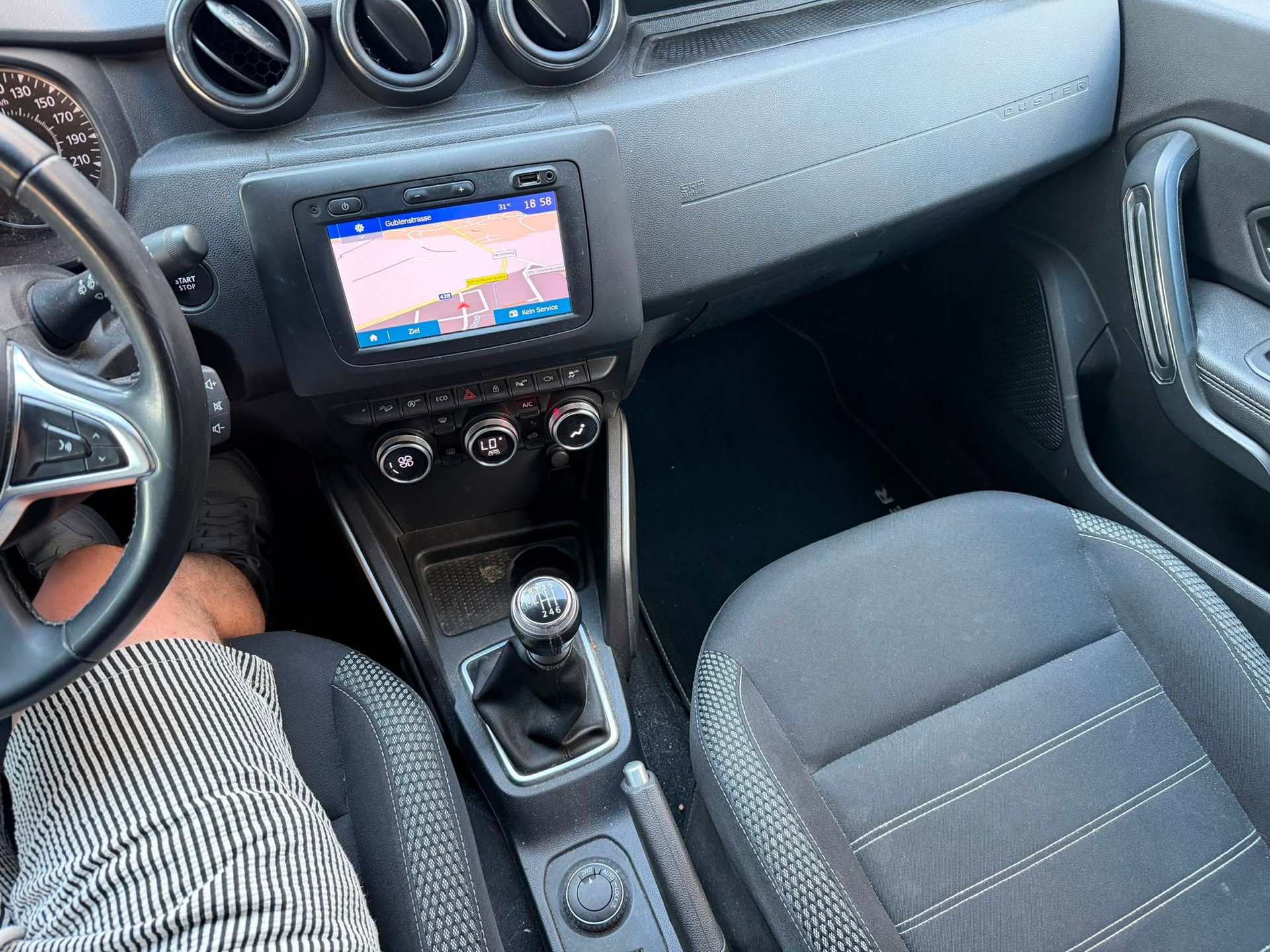 DACIA Duster SCe 115 Prestige 4x4-image-9