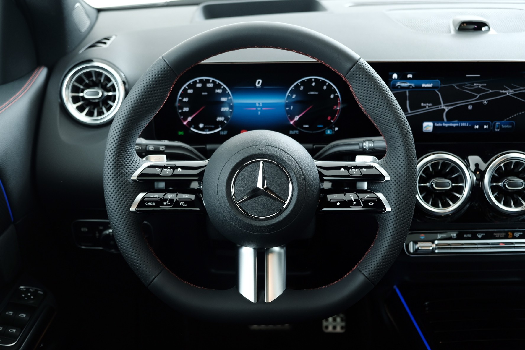 MERCEDES-BENZ GLA 200 Night Star 7G-DCT-image-7