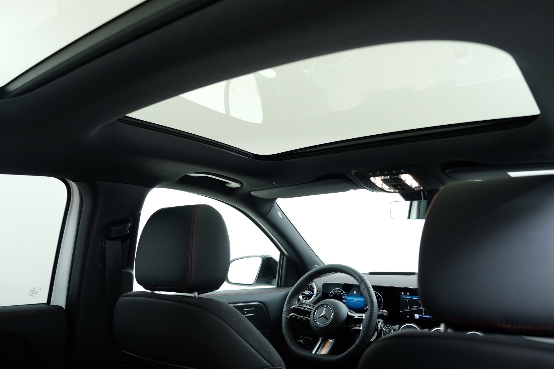 MERCEDES-BENZ GLA 200 Night Star 7G-DCT-image-12