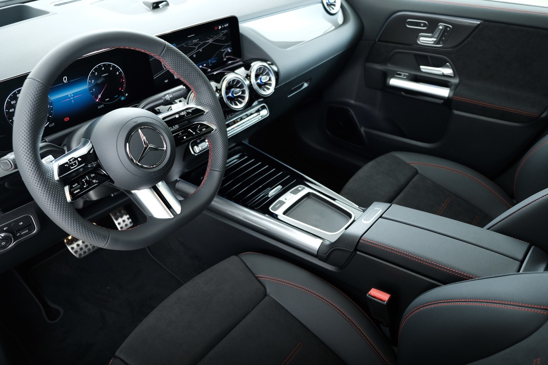 MERCEDES-BENZ GLA 200 Night Star 7G-DCT-image-8