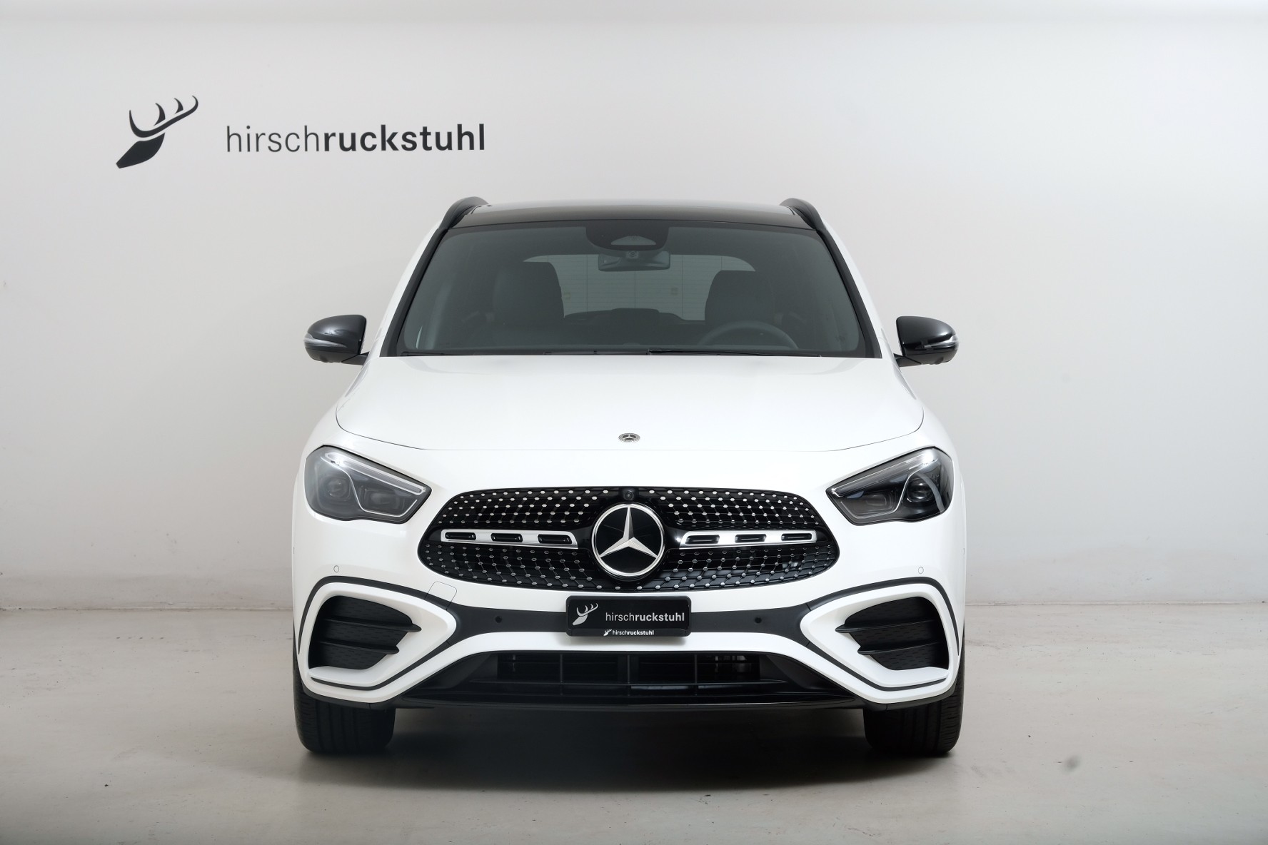MERCEDES-BENZ GLA 200 Night Star 7G-DCT-showroom-element-1