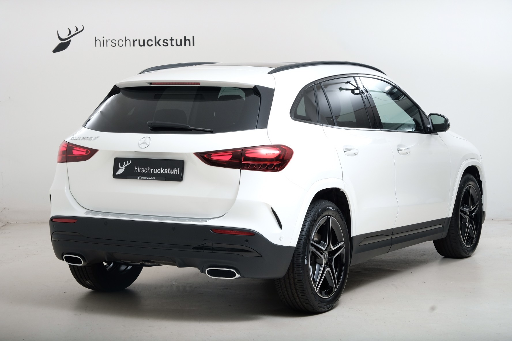MERCEDES-BENZ GLA 200 Night Star 7G-DCT-showroom-element-3