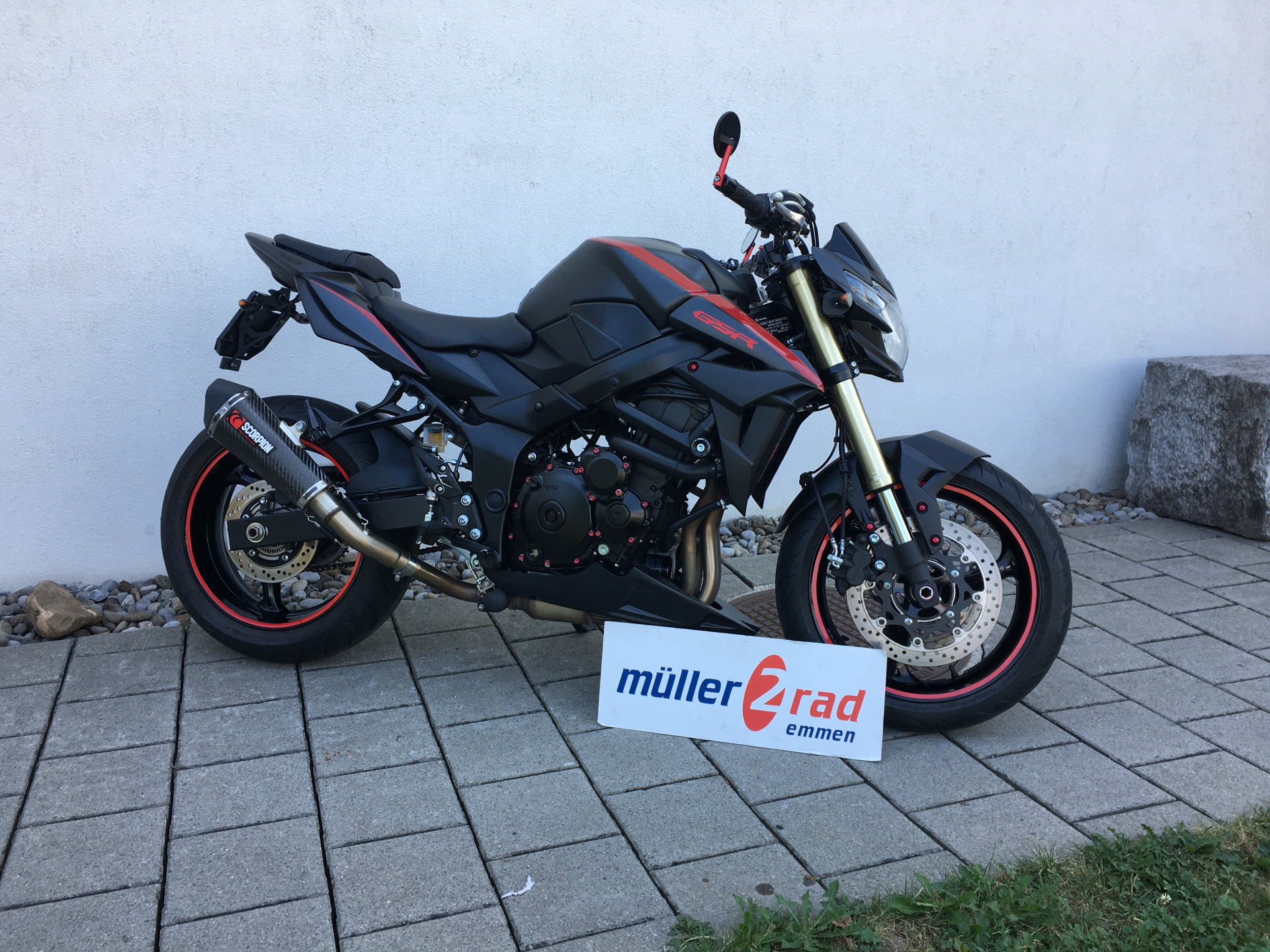 SUZUKI GSR 750 A/U