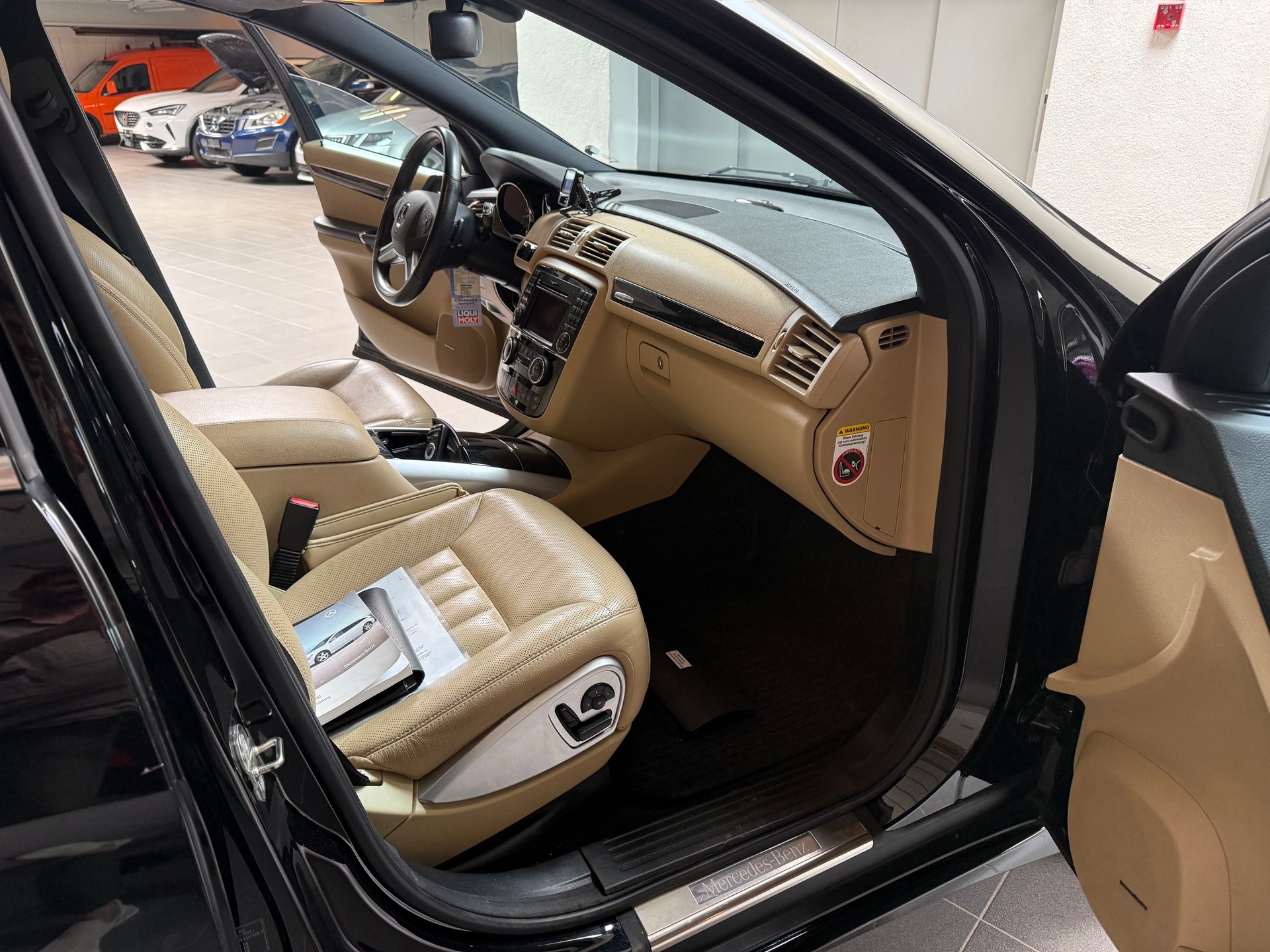 MERCEDES-BENZ R 350 BlueTEC L 4Matic 7G-Tronic-image-12