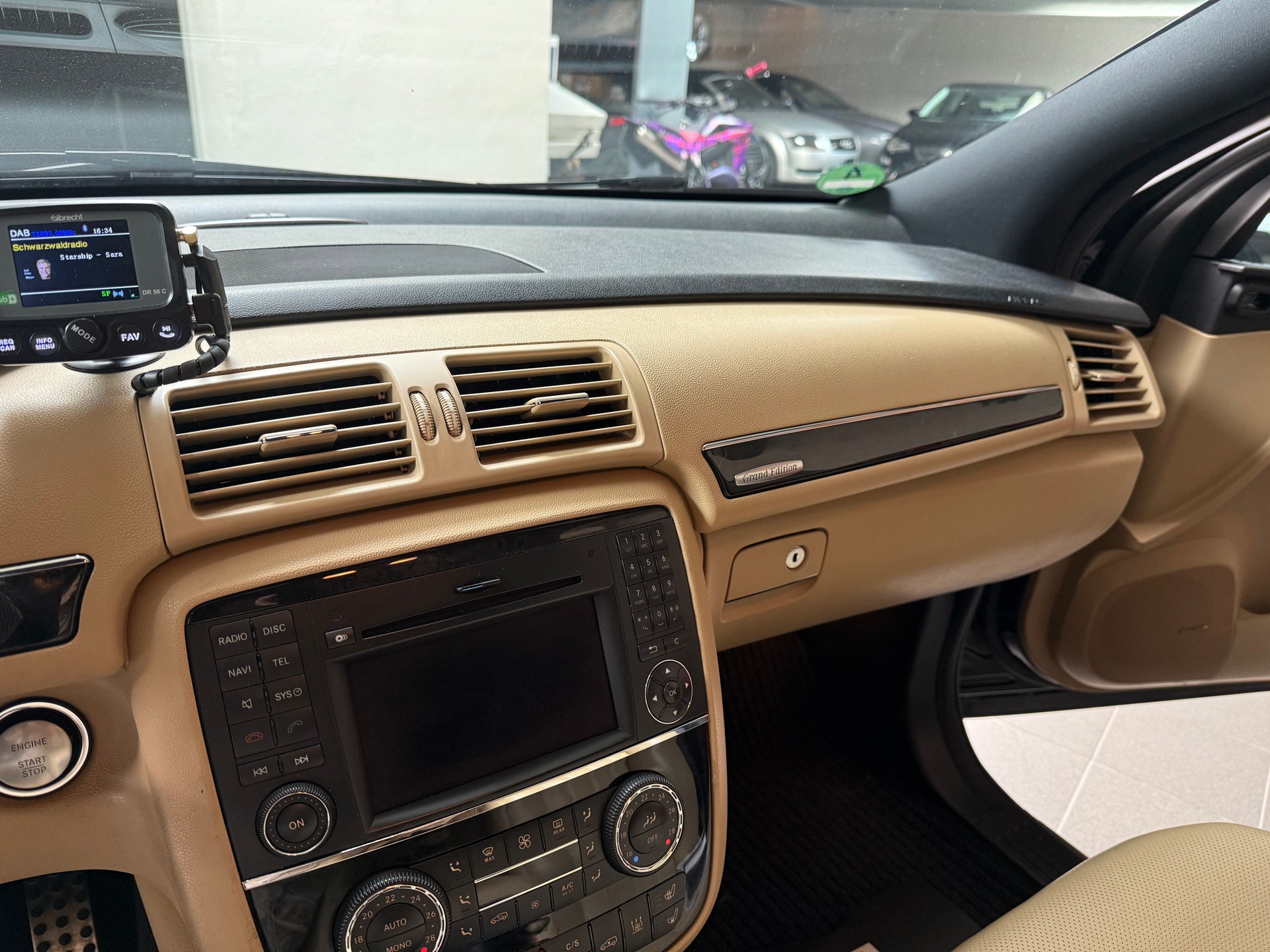 MERCEDES-BENZ R 350 BlueTEC L 4Matic 7G-Tronic-image-19