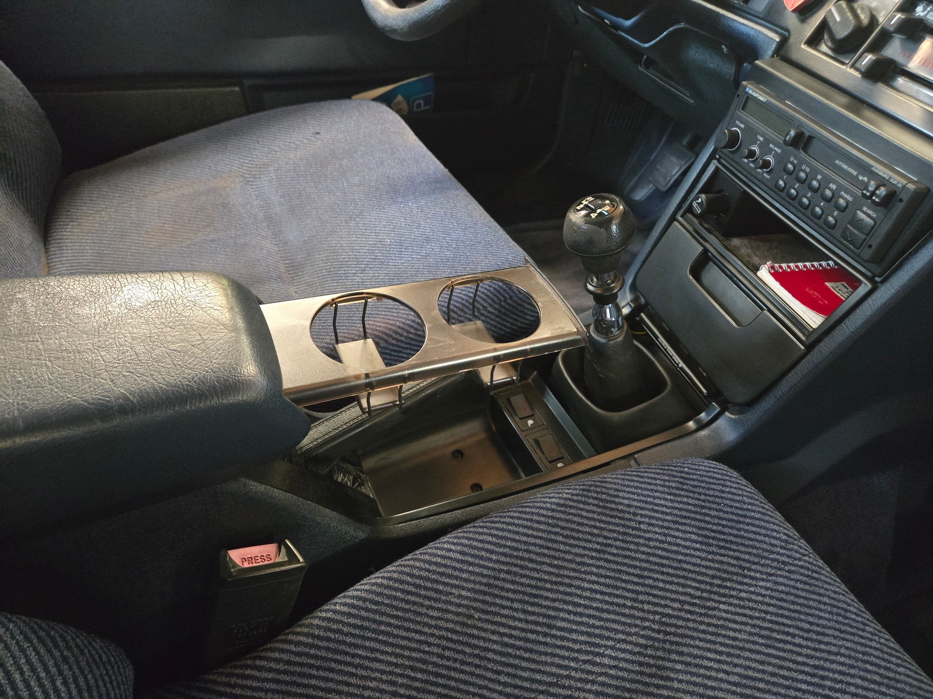 VOLVO 740 2.3 GL-image-14