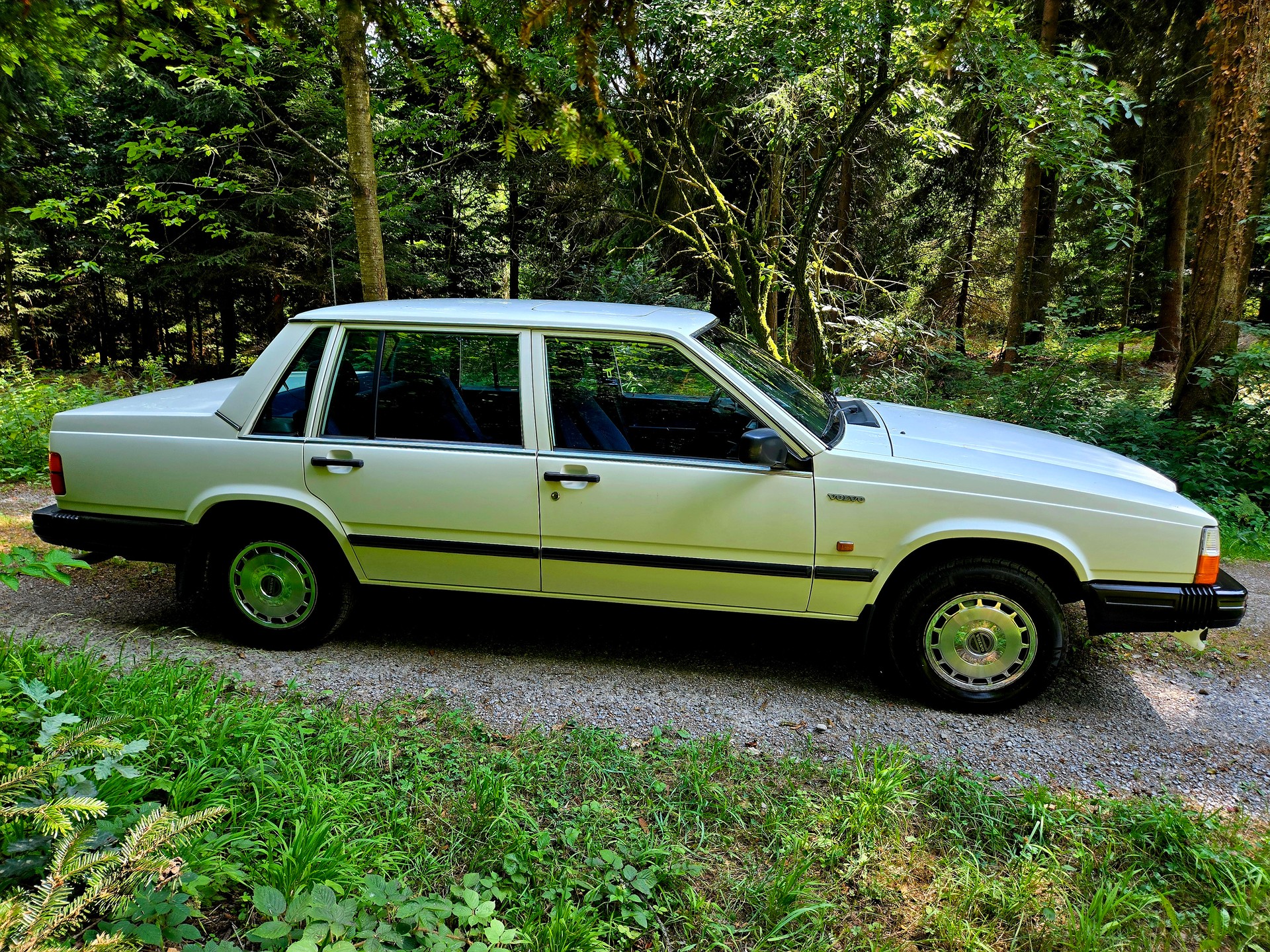 VOLVO 740 2.3 GL-image-2