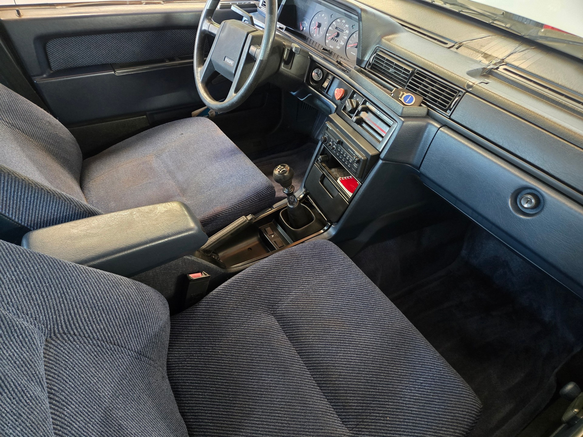 VOLVO 740 2.3 GL-image-15