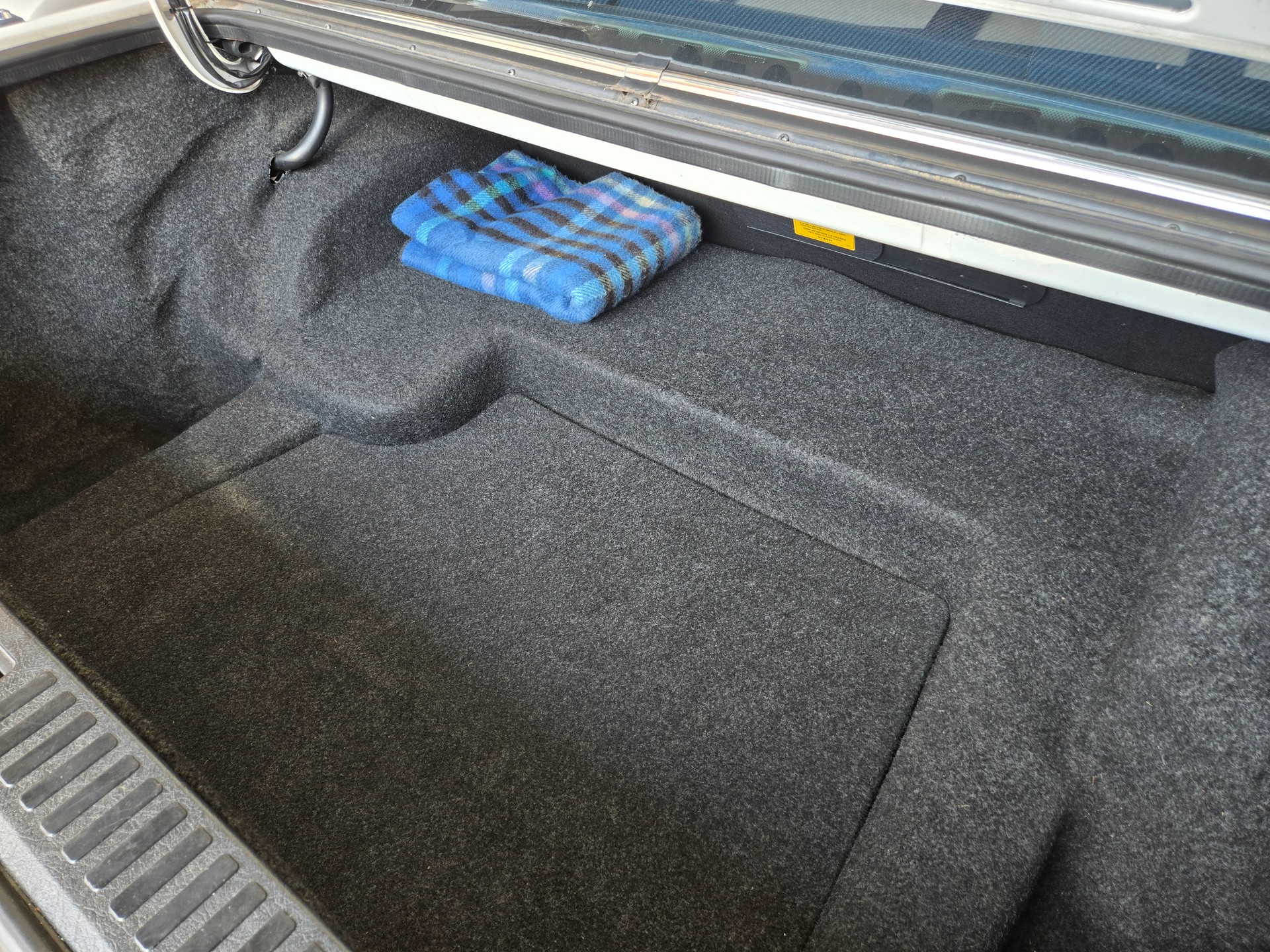 VOLVO 740 2.3 GL-image-6