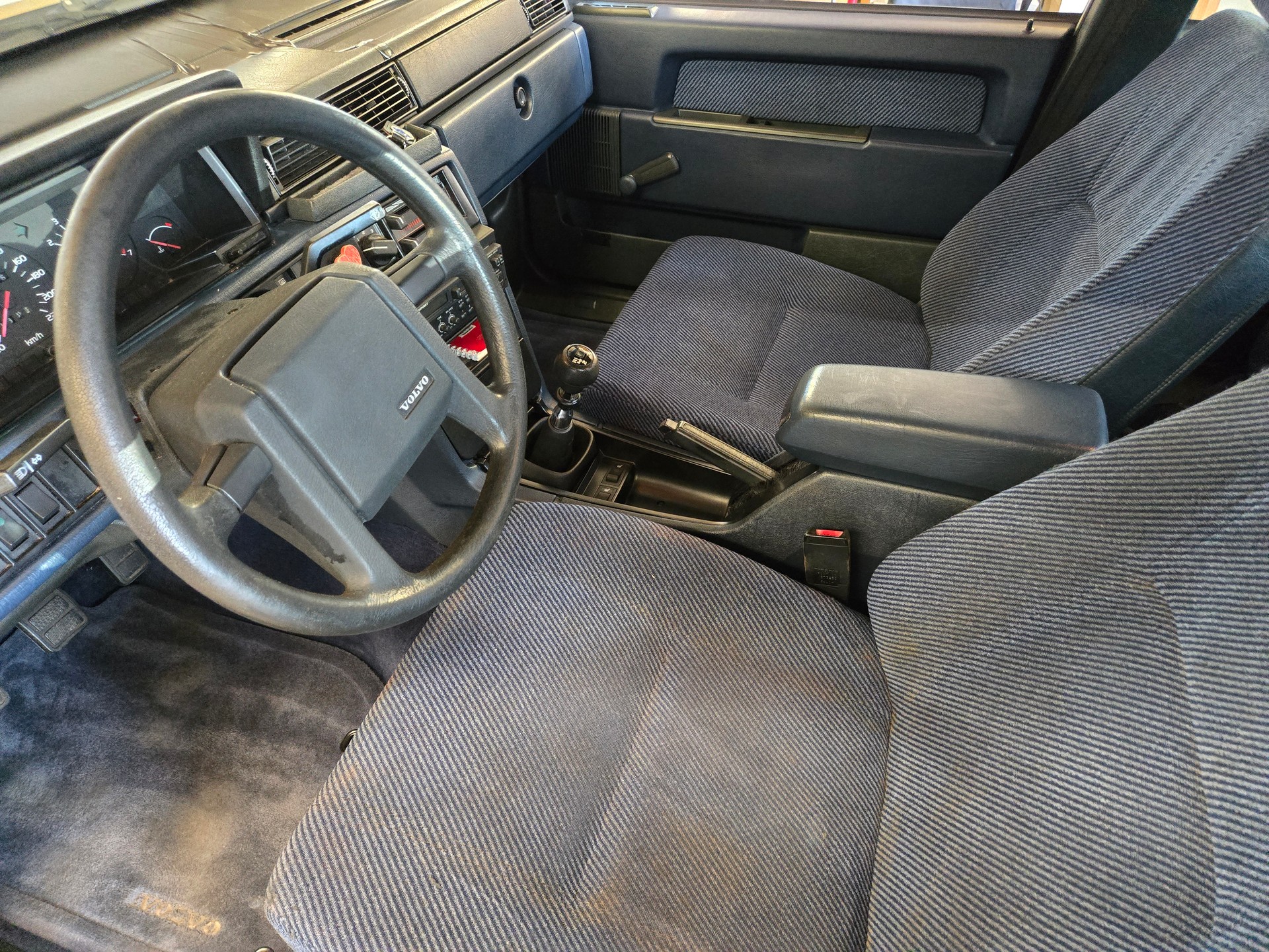 VOLVO 740 2.3 GL-image-4