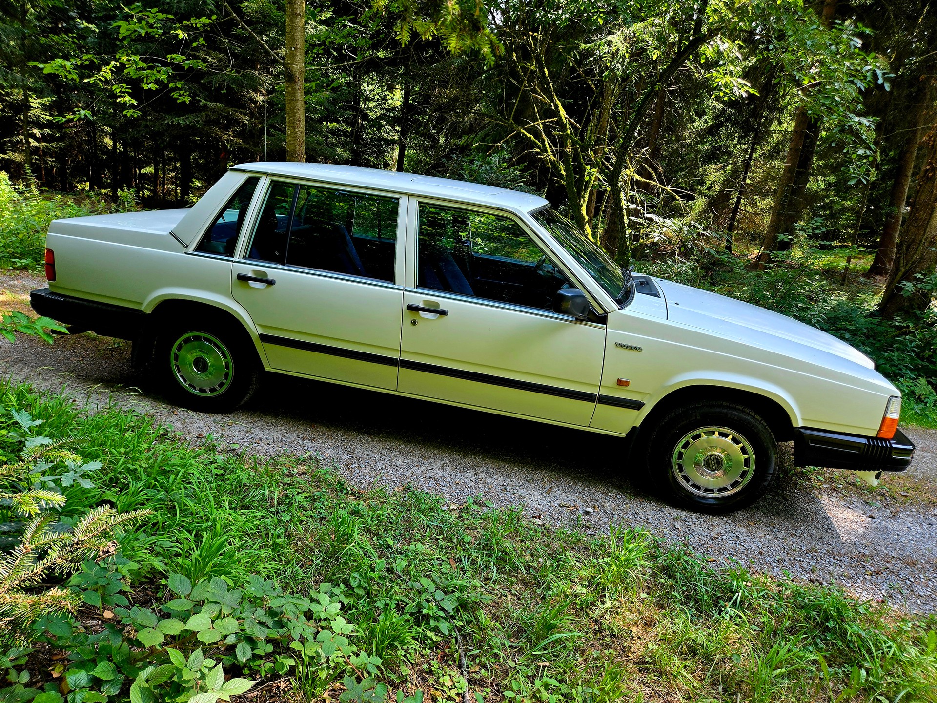 VOLVO 740 2.3 GL-image-12