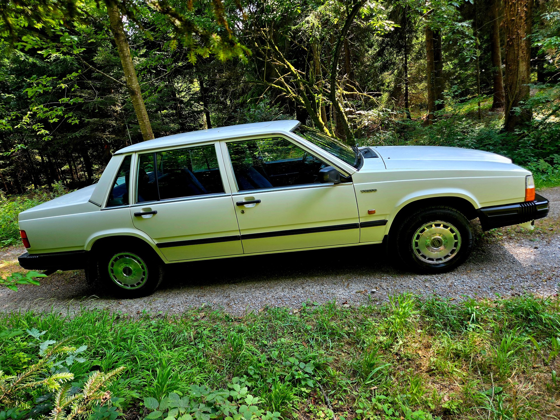 VOLVO 740 2.3 GL-image-9