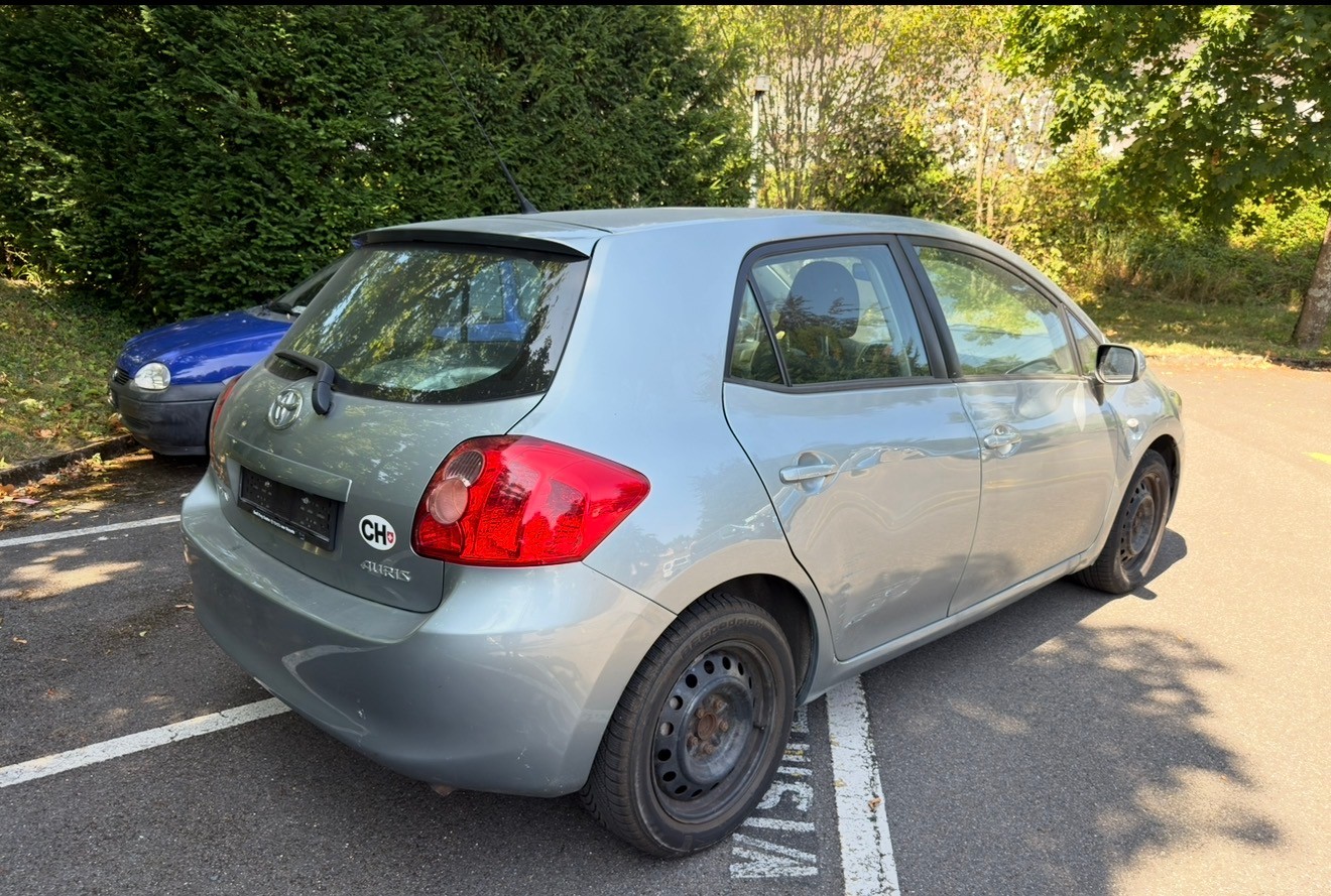 TOYOTA Auris 1.6 Style-image-4