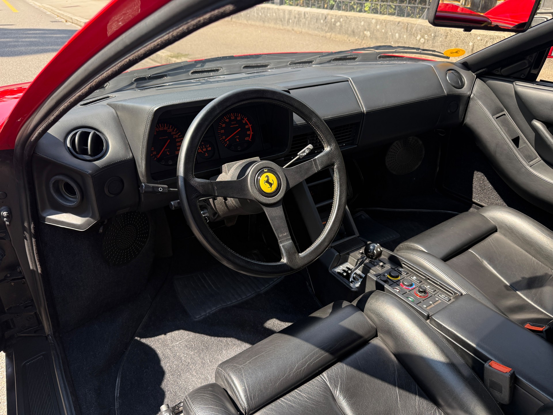 FERRARI Testarossa-showroom-element-2