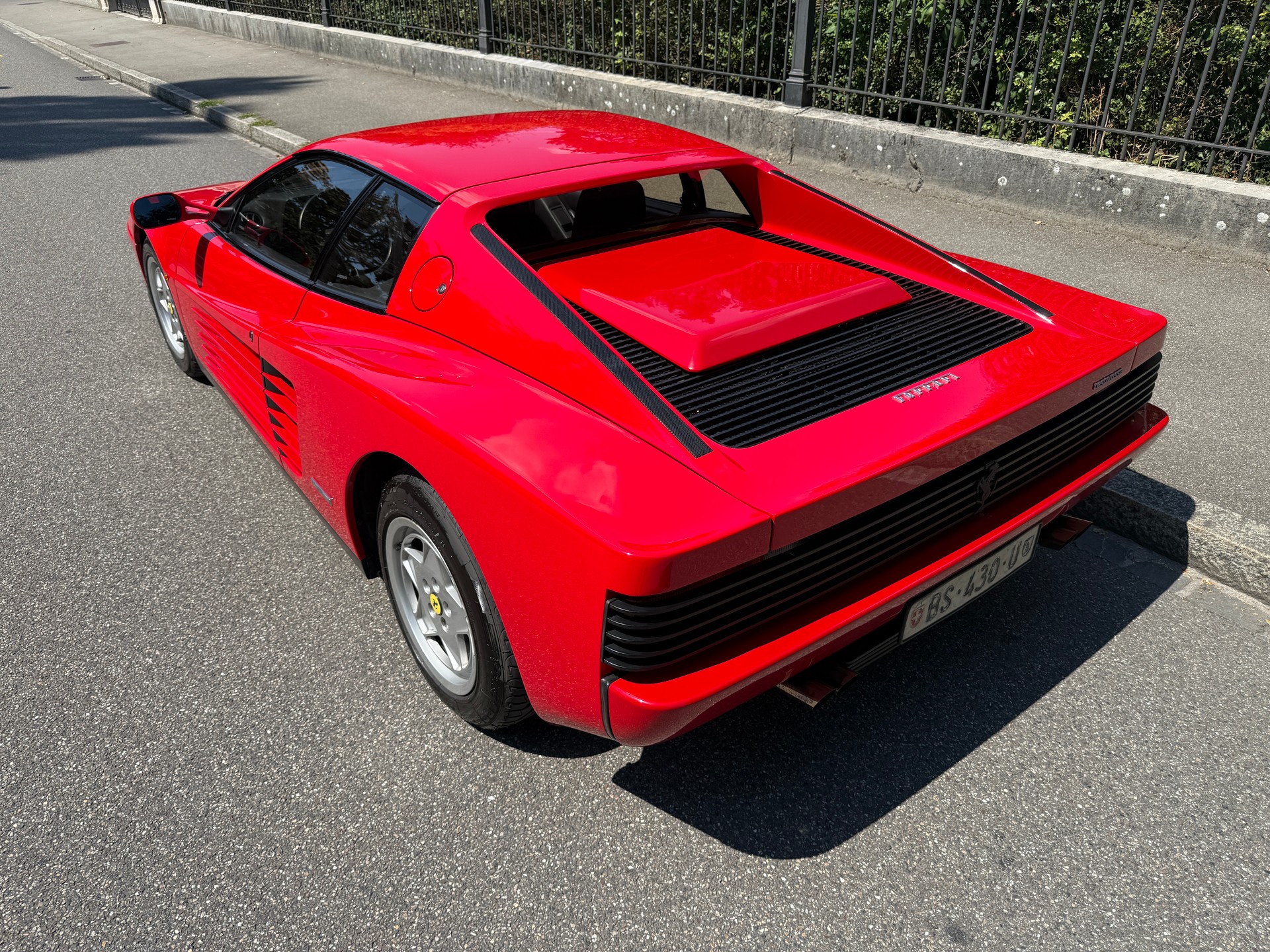 FERRARI Testarossa-showroom-element-1