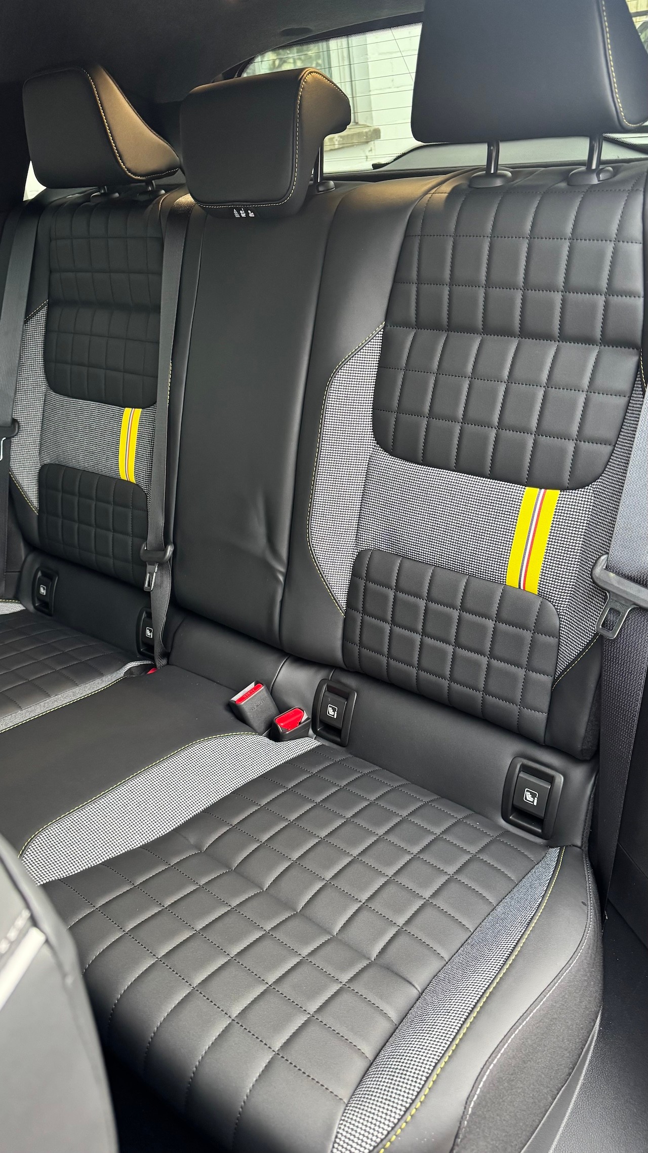 RENAULT R4 E-Tech Comfort Range 52 kWh Iconic * Vollausstattung * Toutes Options *-image-30